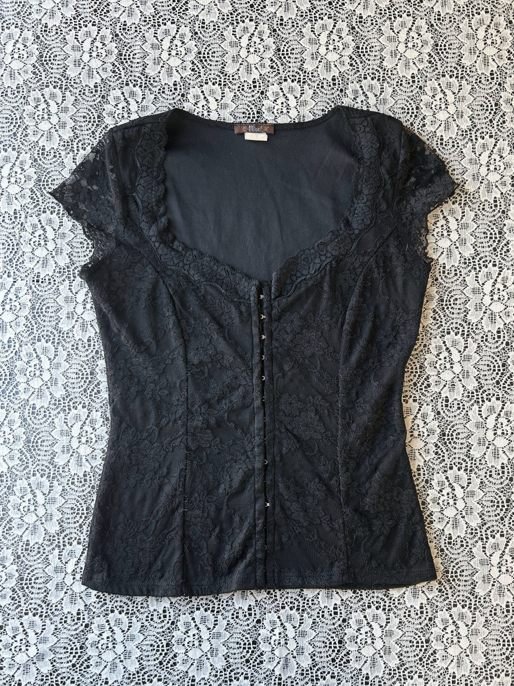 Vintage 90's-00's Romantic Lace Corset-Style Short Sleeve Top