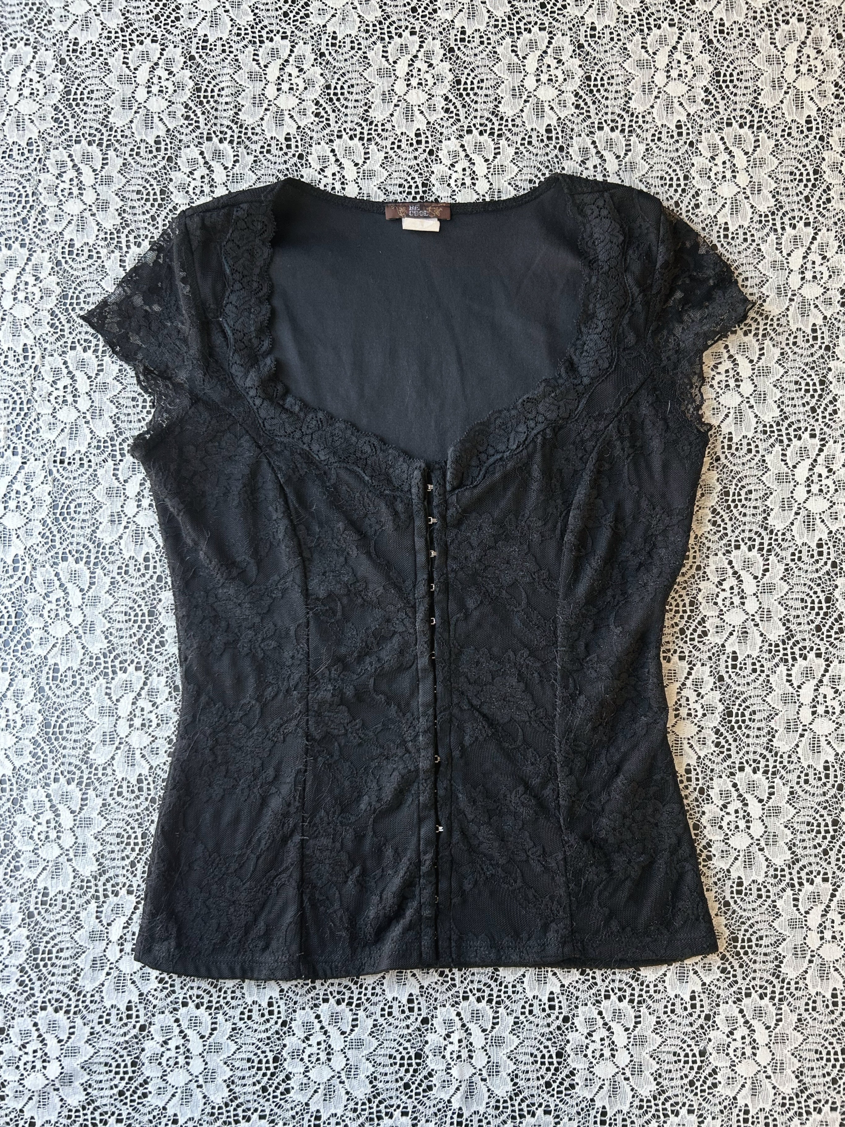 Vintage 90's-00's Romantic Lace Corset-Style Short Sleeve Top