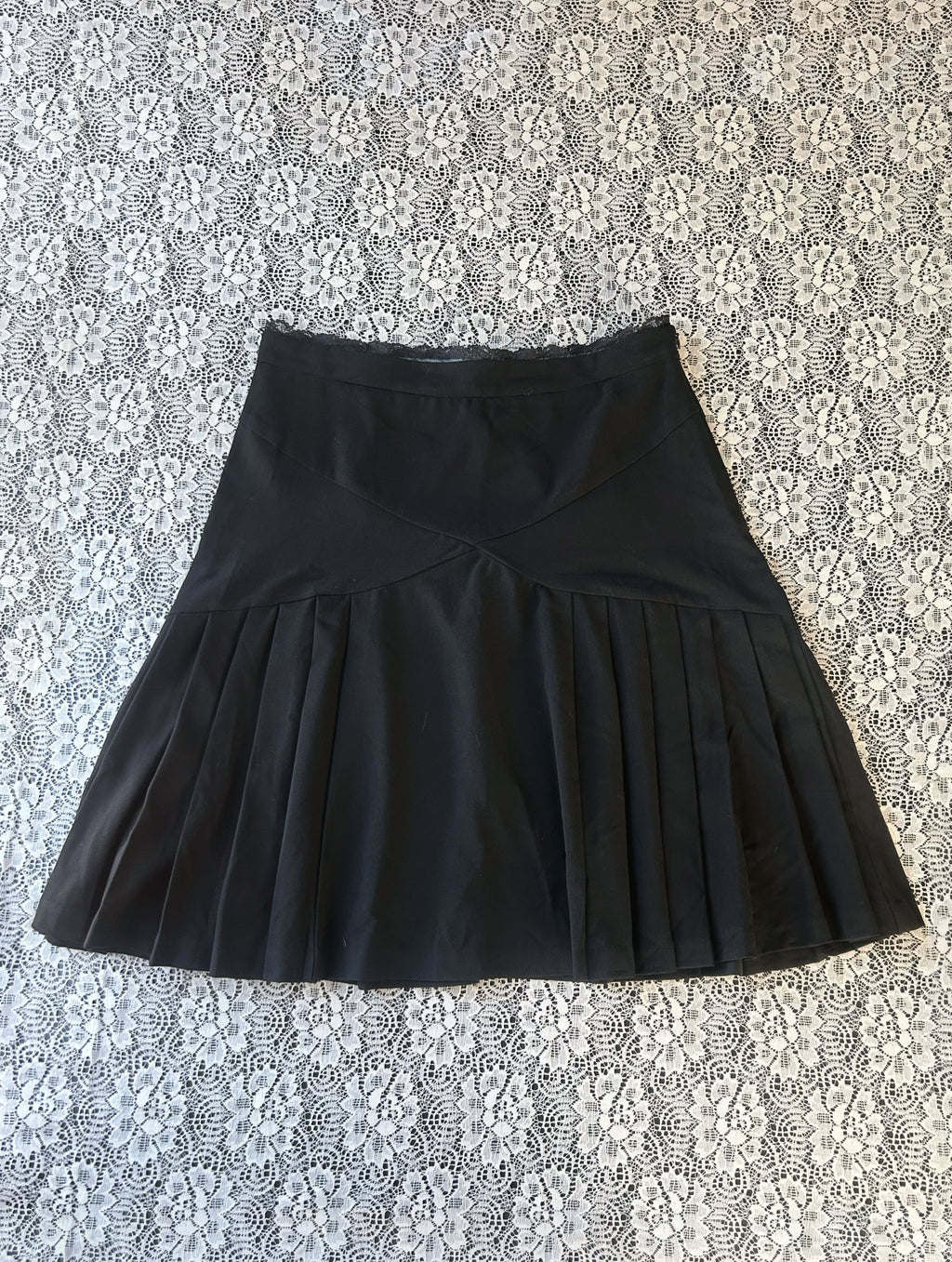 Y2K Pleated Black Midi Skirt