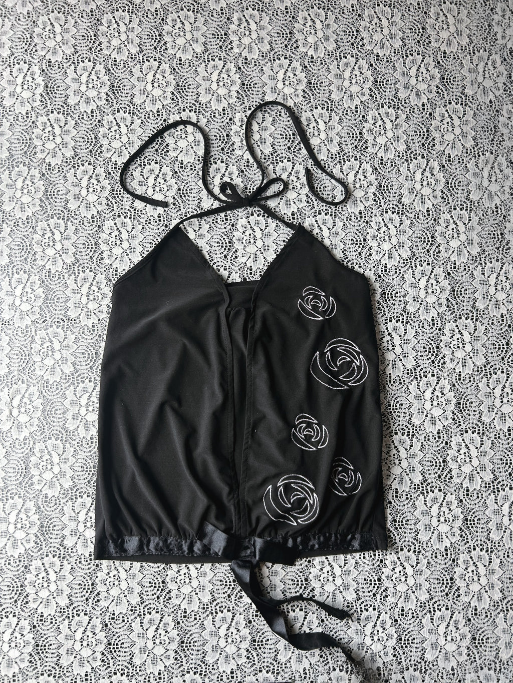(M) Vintage 00's  Rose Embroidery Halter Top