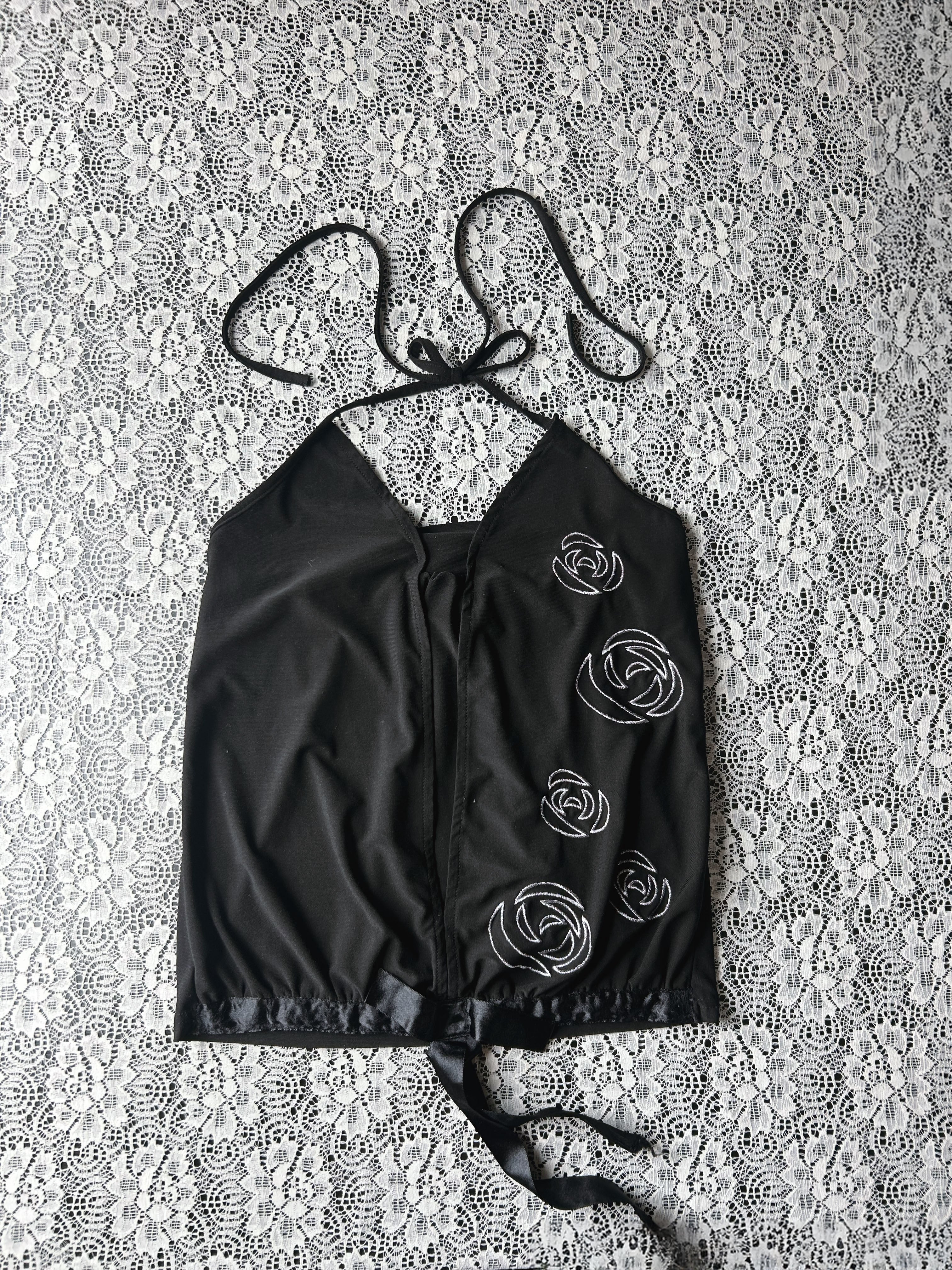 (M) Vintage 00's  Rose Embroidery Halter Top