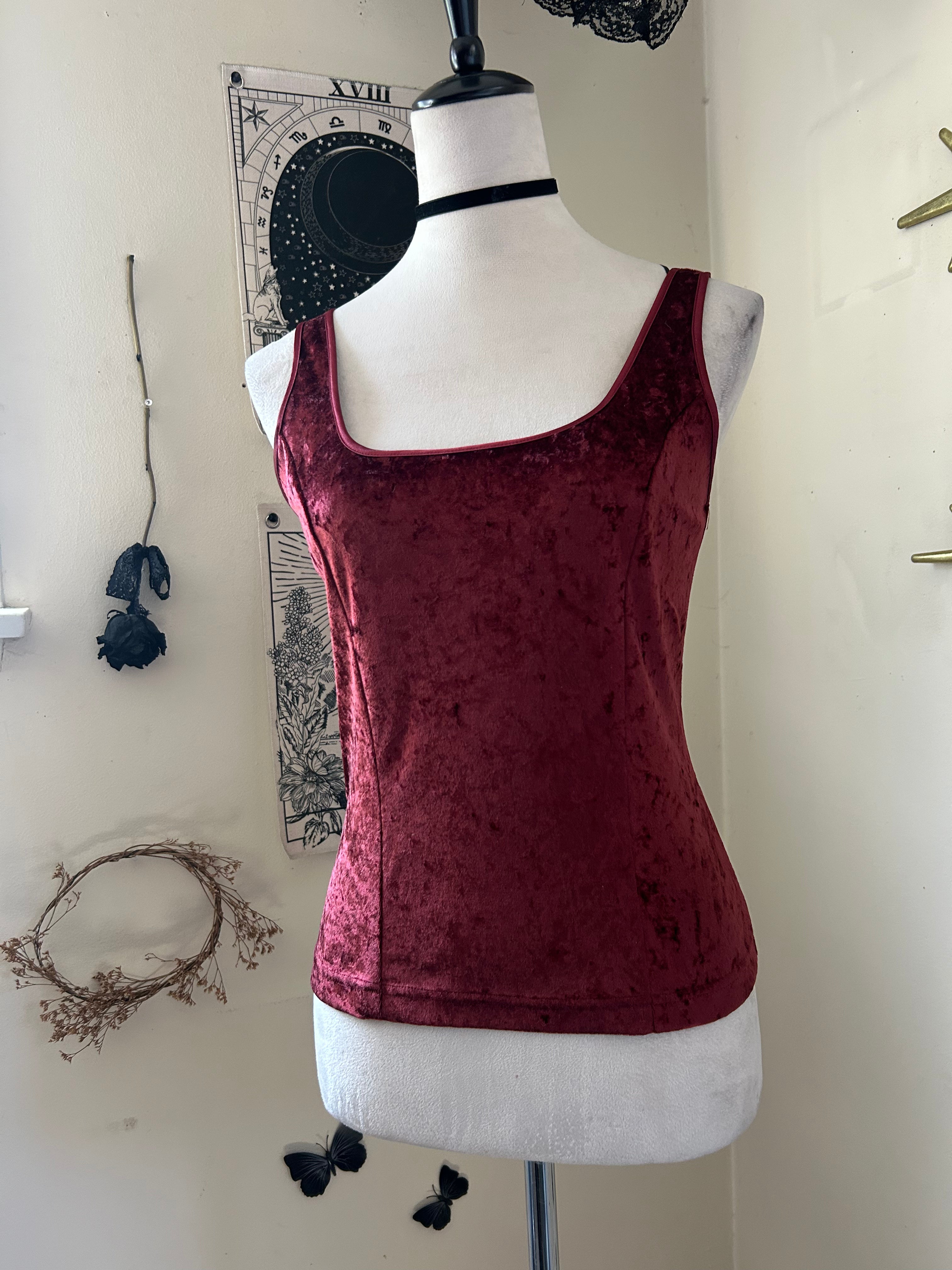 (S) Vintage 1997 Burnt Orage/Red Velvet Tank
