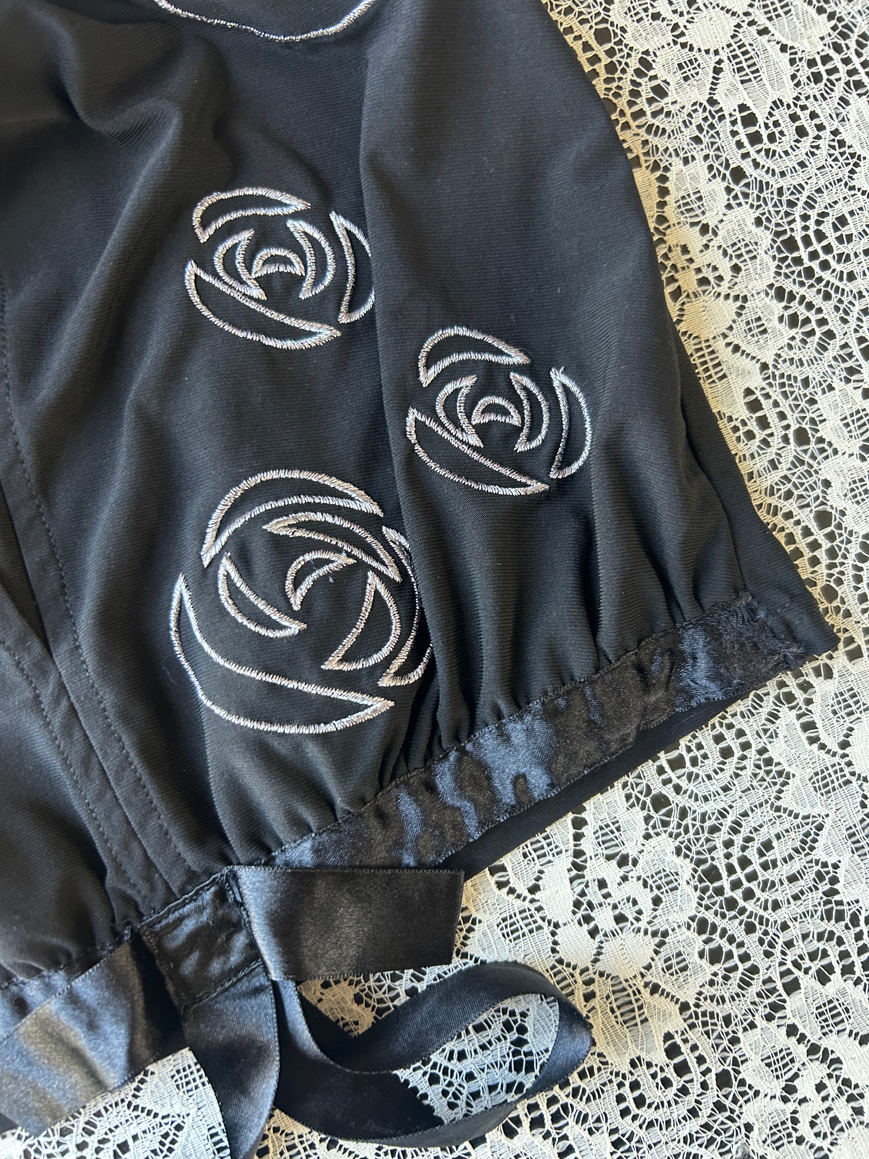 (M) Vintage 00's  Rose Embroidery Halter Top