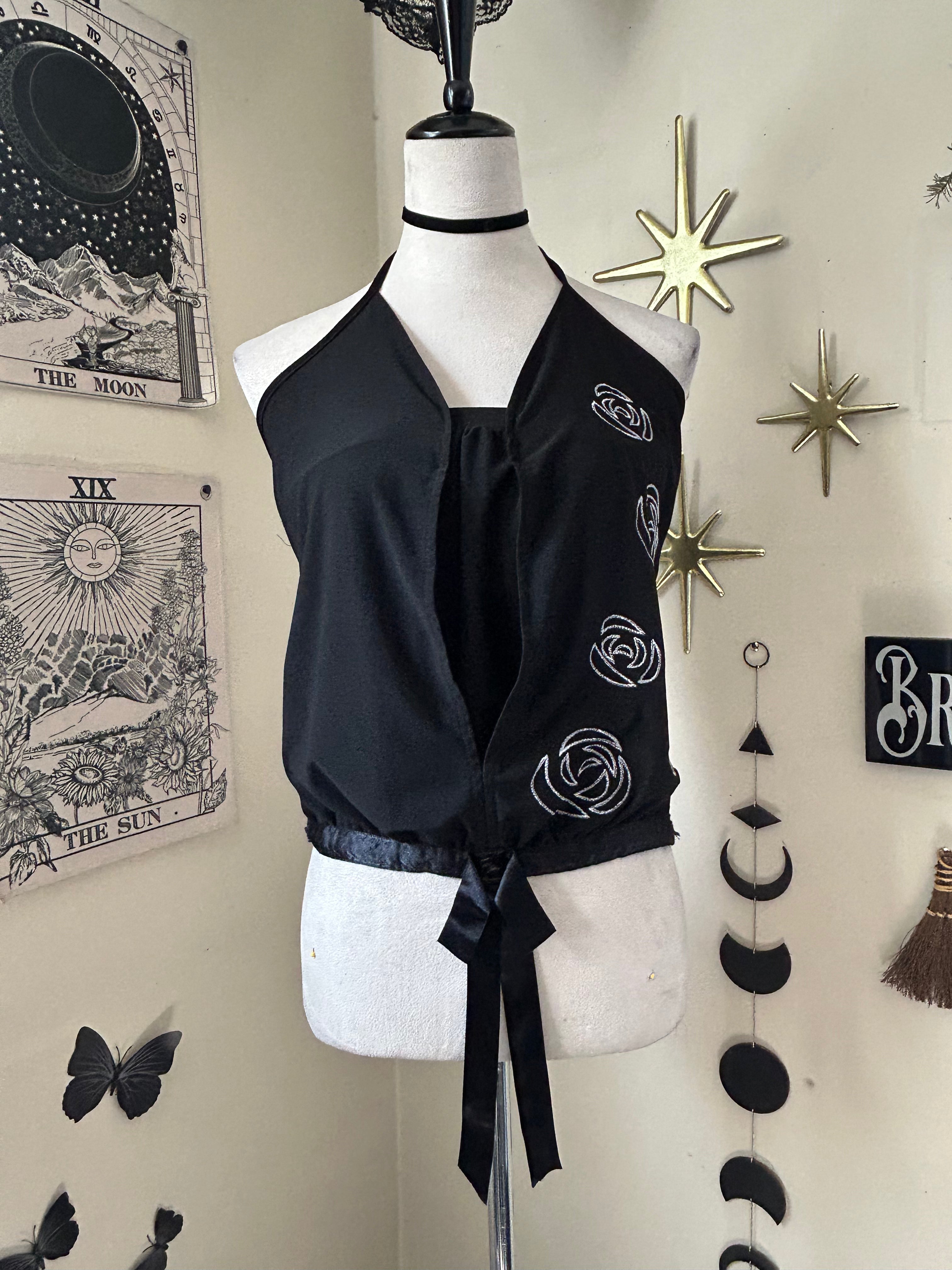 (M) Vintage 00's  Rose Embroidery Halter Top