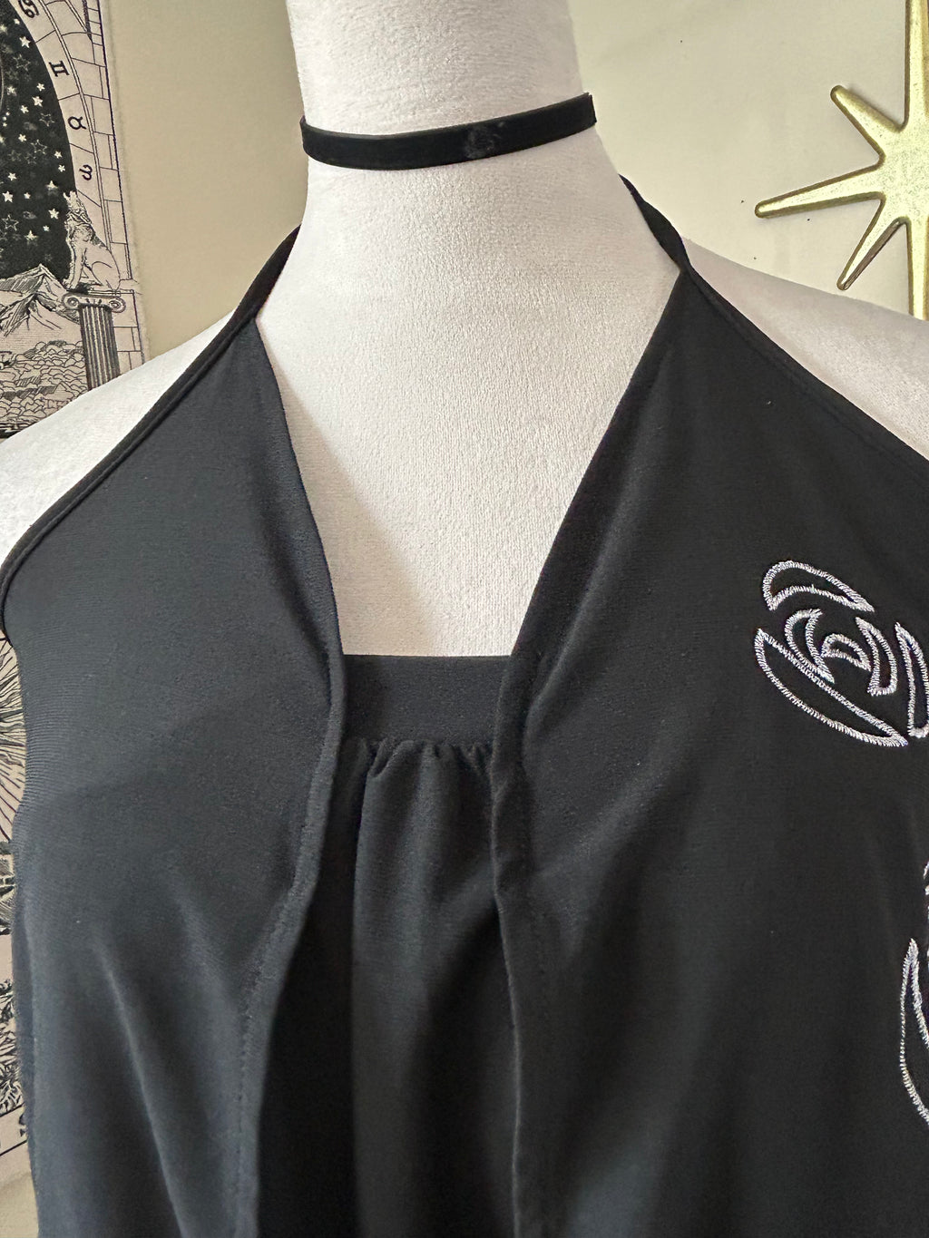(M) Vintage 00's  Rose Embroidery Halter Top