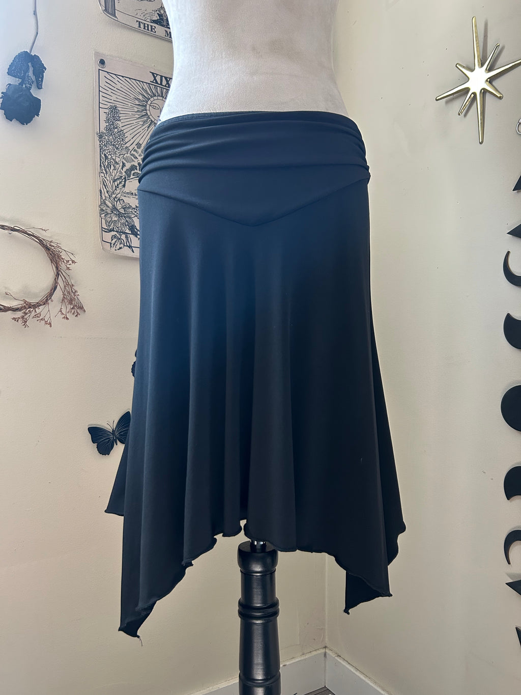 (M) Vintage 00's  Asymmetrical Black Midi Skirt