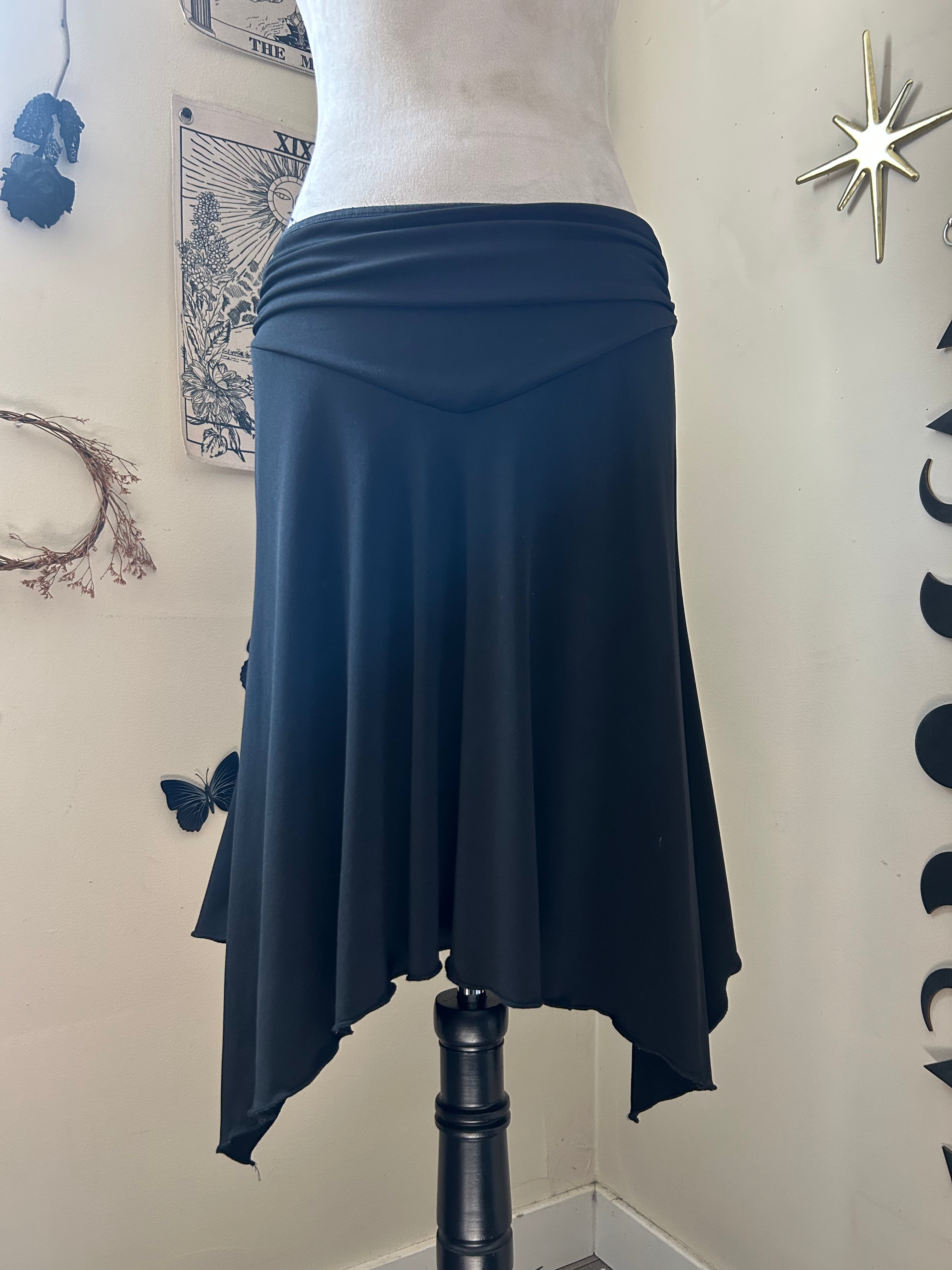 (M) Vintage 00's  Asymmetrical Black Midi Skirt