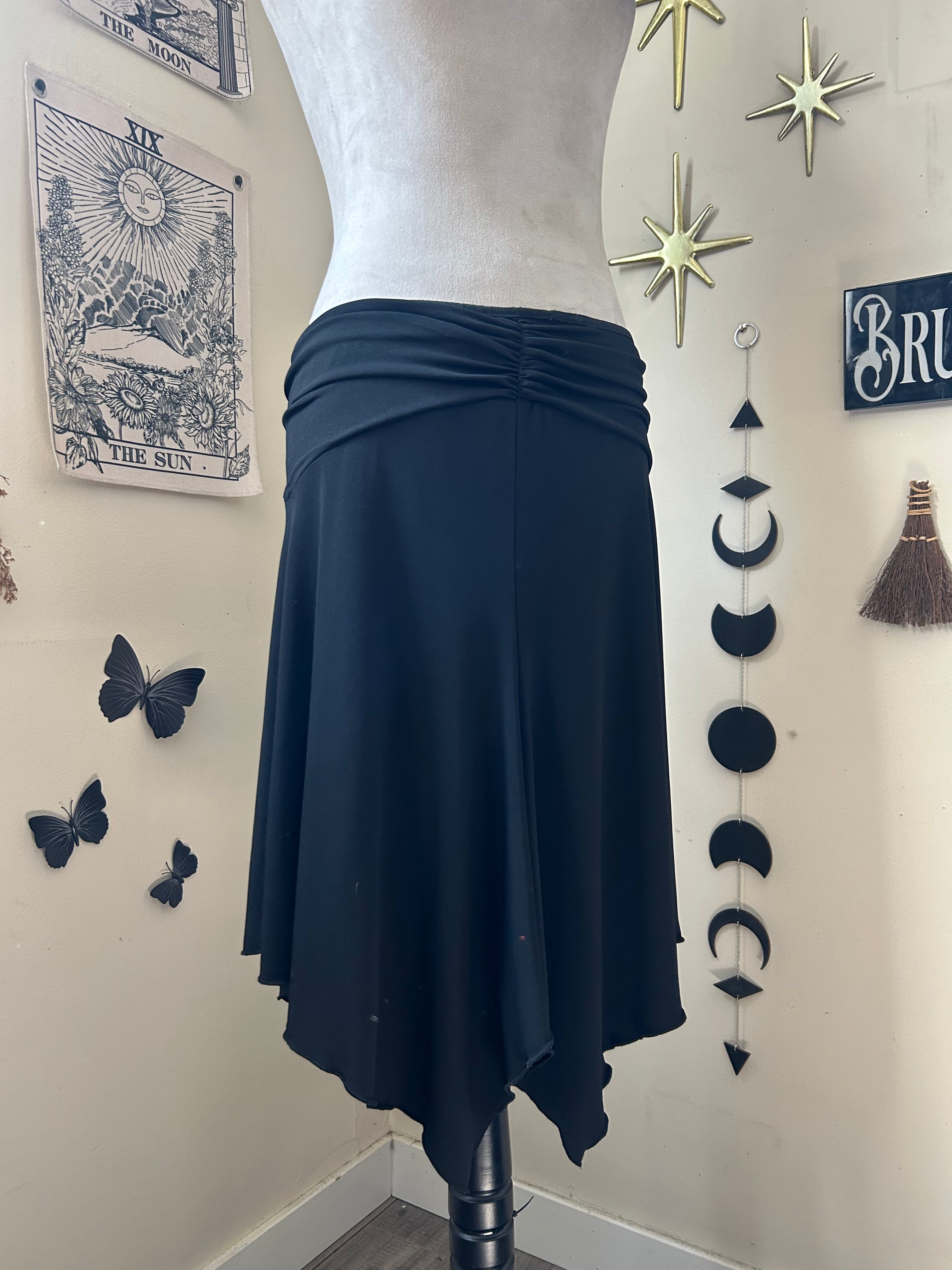 (M) Vintage 00's  Asymmetrical Black Midi Skirt