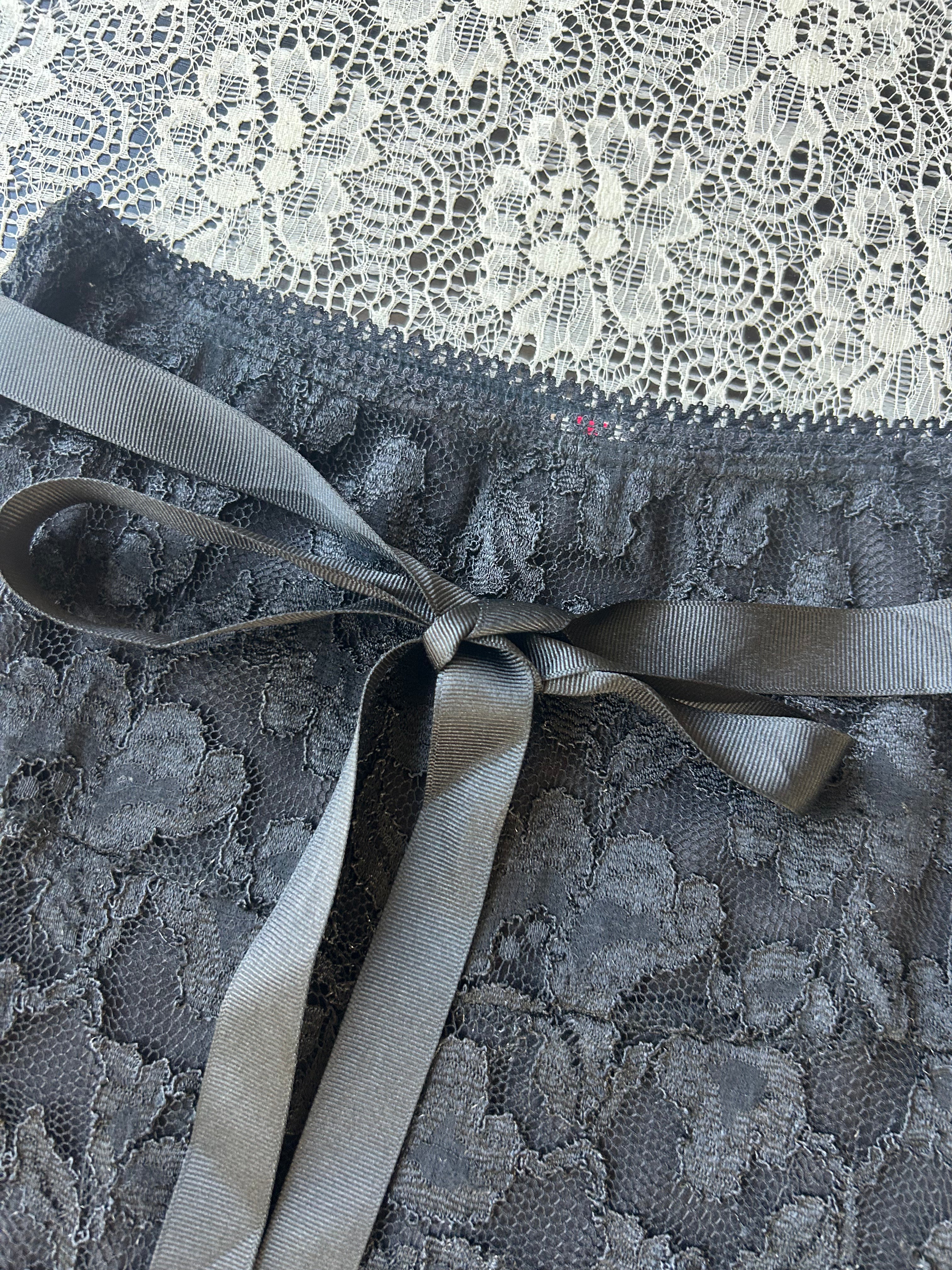 (S) Vintage 00's Lace Midi Skirt W/ Waist Bow
