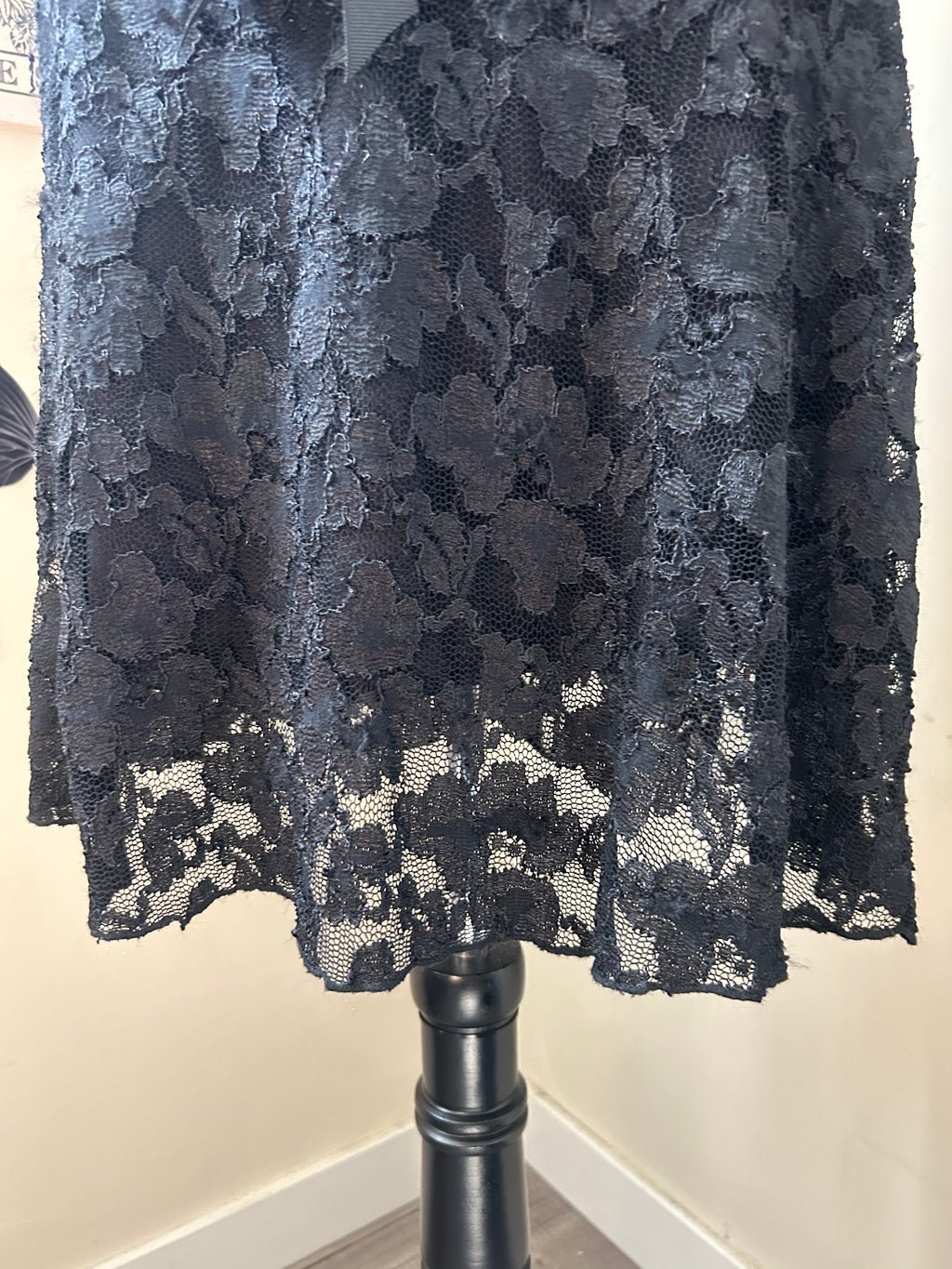 (S) Vintage 00's Lace Midi Skirt W/ Waist Bow