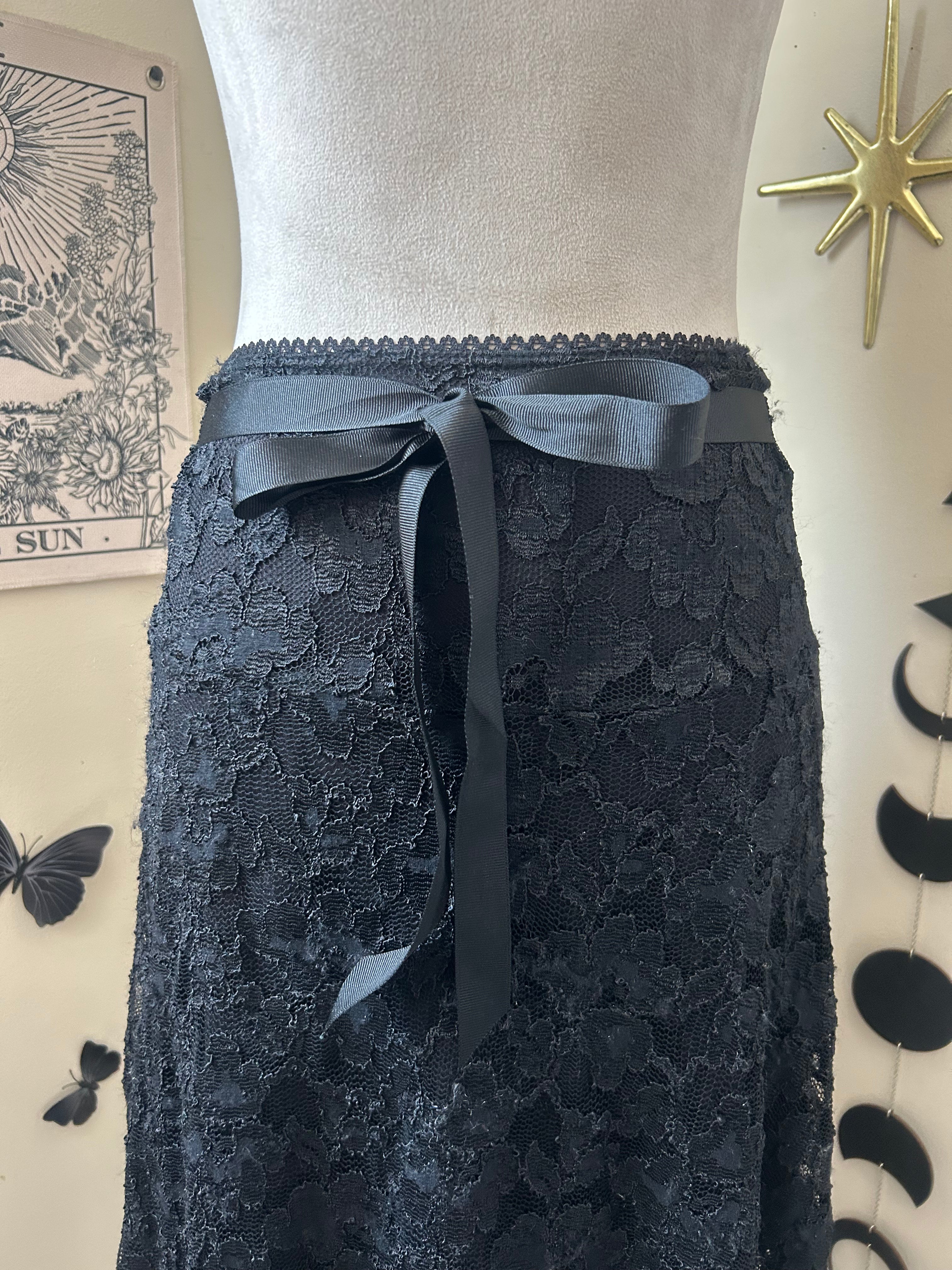 (S) Vintage 00's Lace Midi Skirt W/ Waist Bow