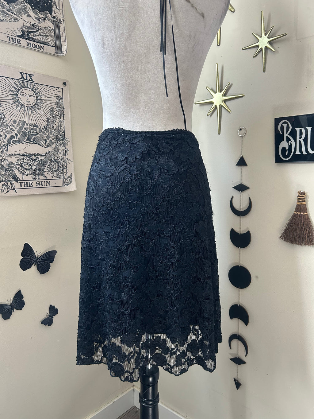 (S) Vintage 00's Lace Midi Skirt W/ Waist Bow