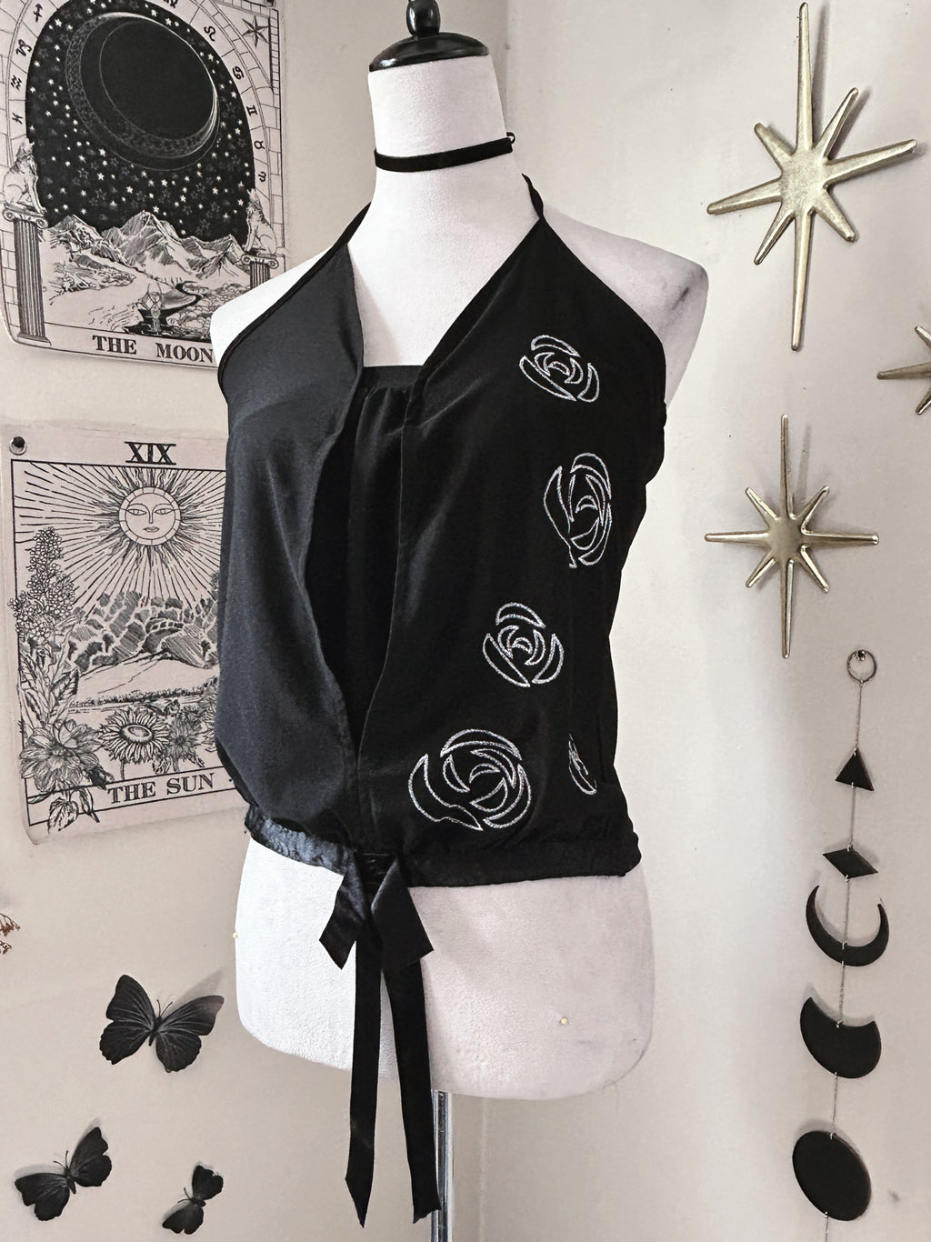 (M) Vintage 00's  Rose Embroidery Halter Top