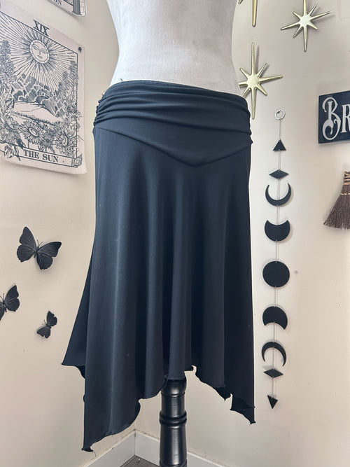 (M) Vintage 00's  Asymmetrical Black Midi Skirt