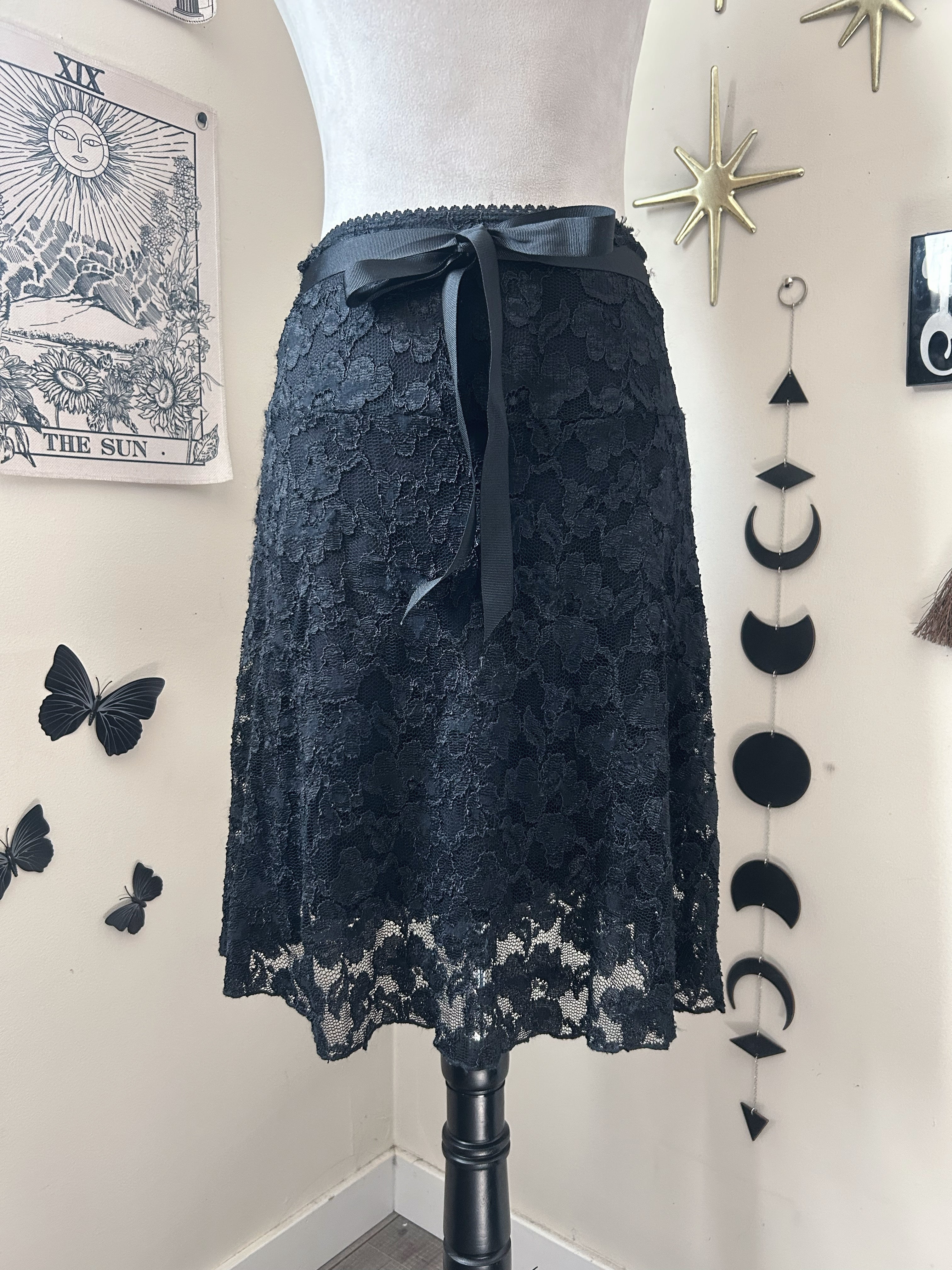 (S) Vintage 00's Lace Midi Skirt W/ Waist Bow