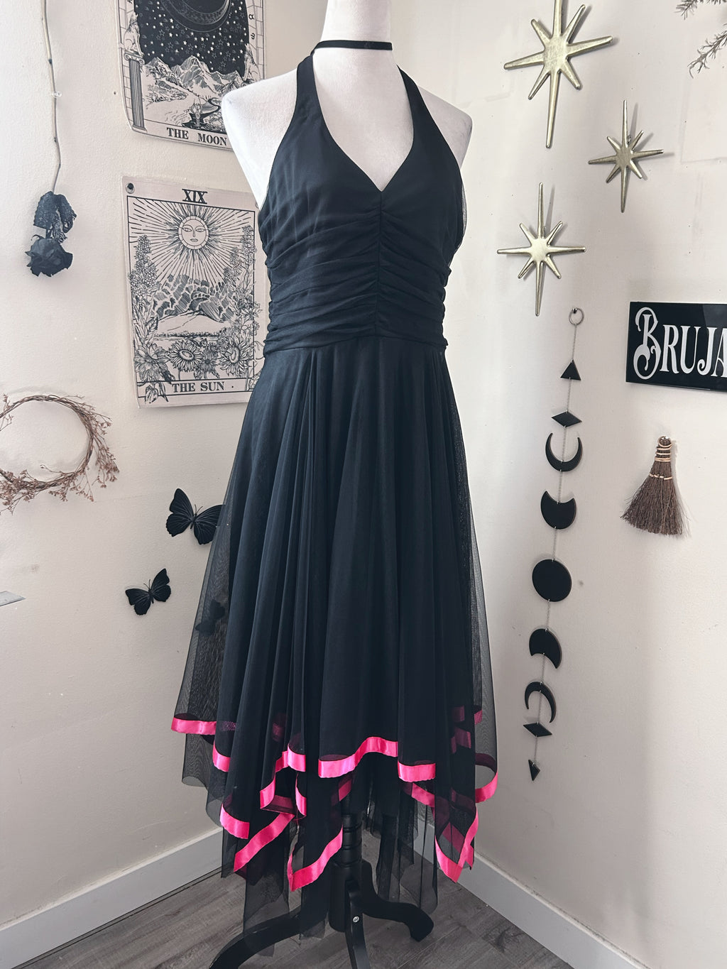 (L) Vintage 00s Halter Fairy Maxi Dress w/ Pink Hem