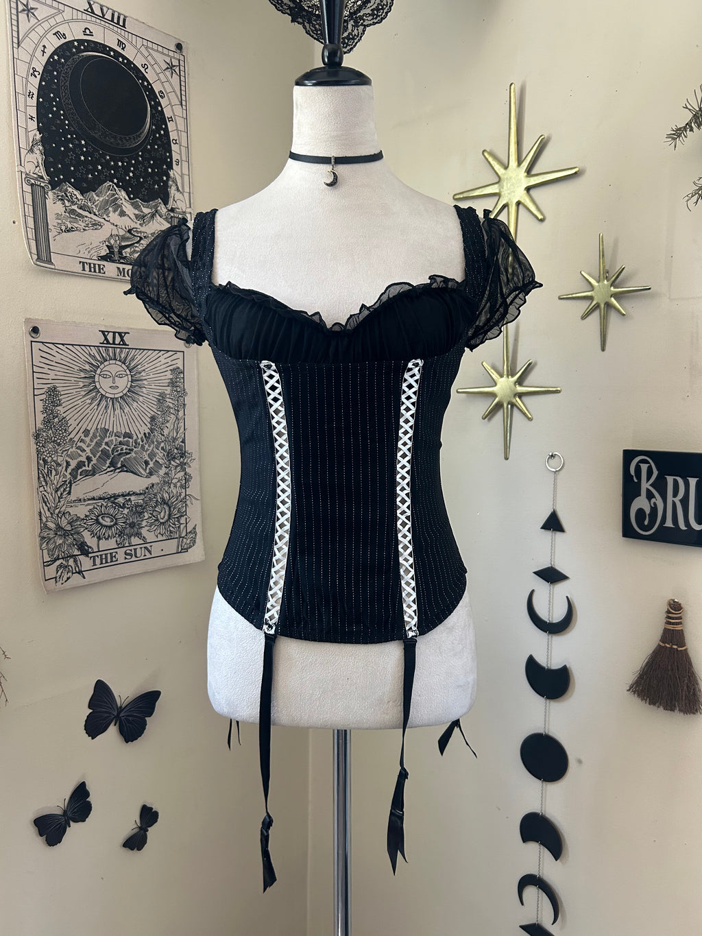 (M) Fredericks's of Hollywood Milkmaid Corset