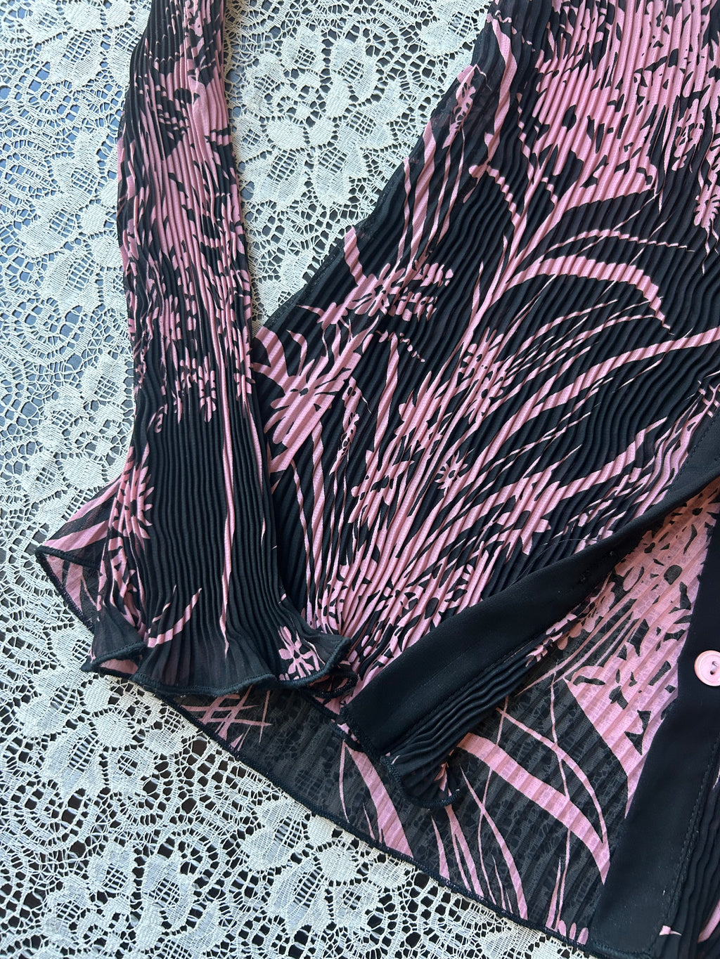 (S/M) 00's Pink & Black Floral Print Long Sleeve Blouse