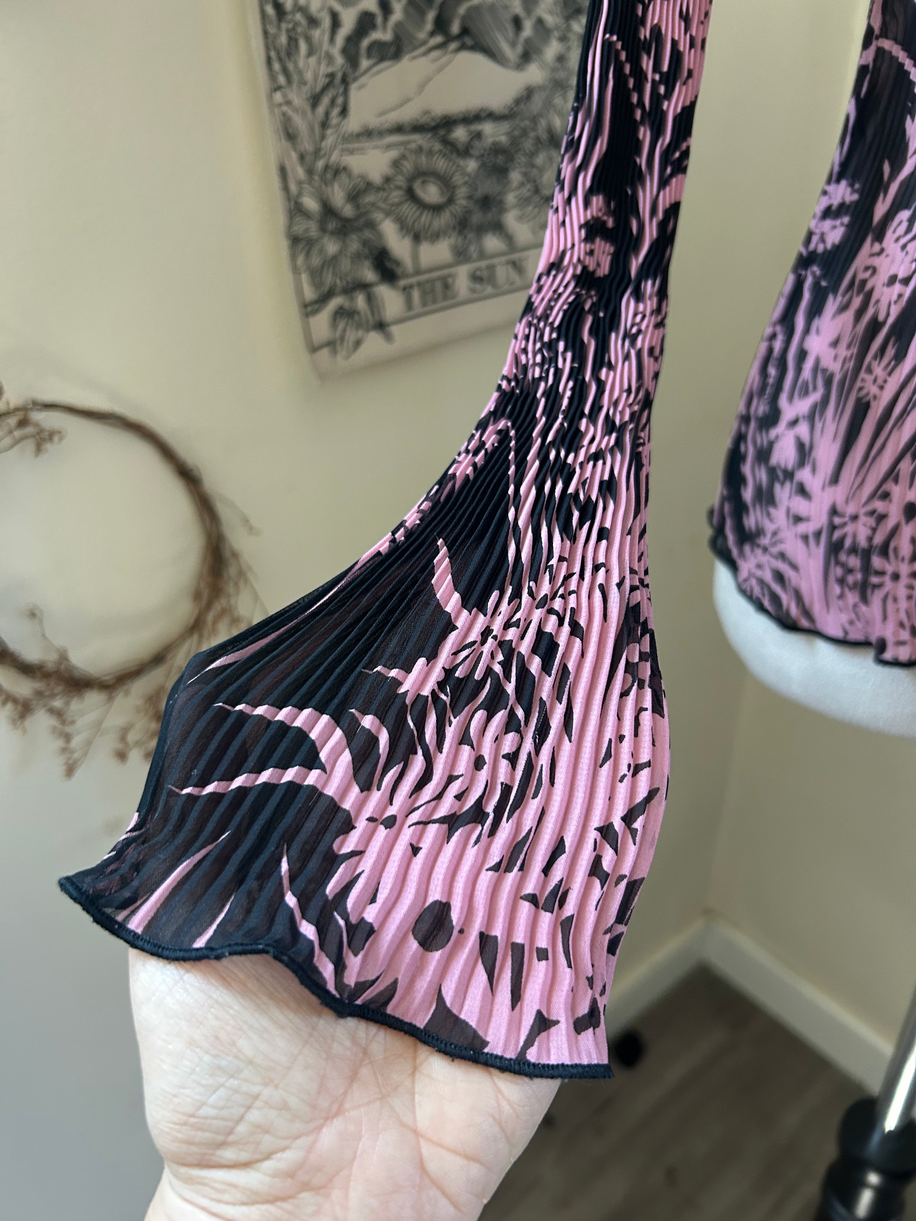 (S/M) 00's Pink & Black Floral Print Long Sleeve Blouse