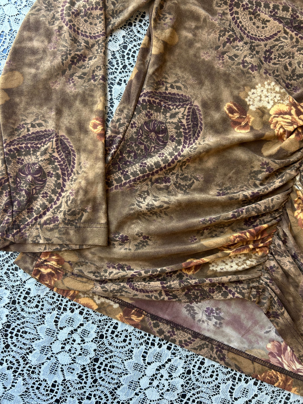 (M/L) Floral & Paisley Print Brown Top