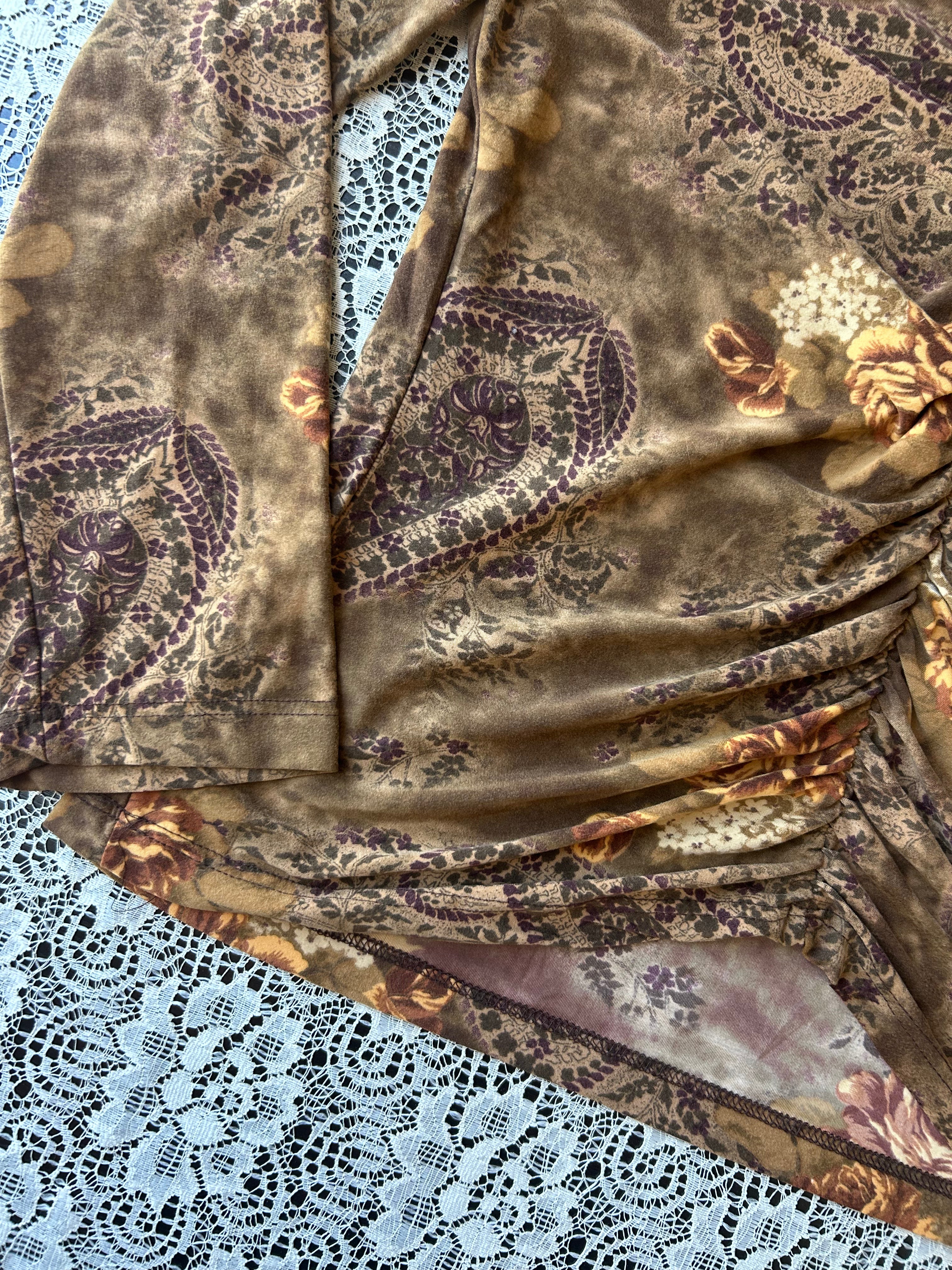 (M/L) Floral & Paisley Print Brown Top