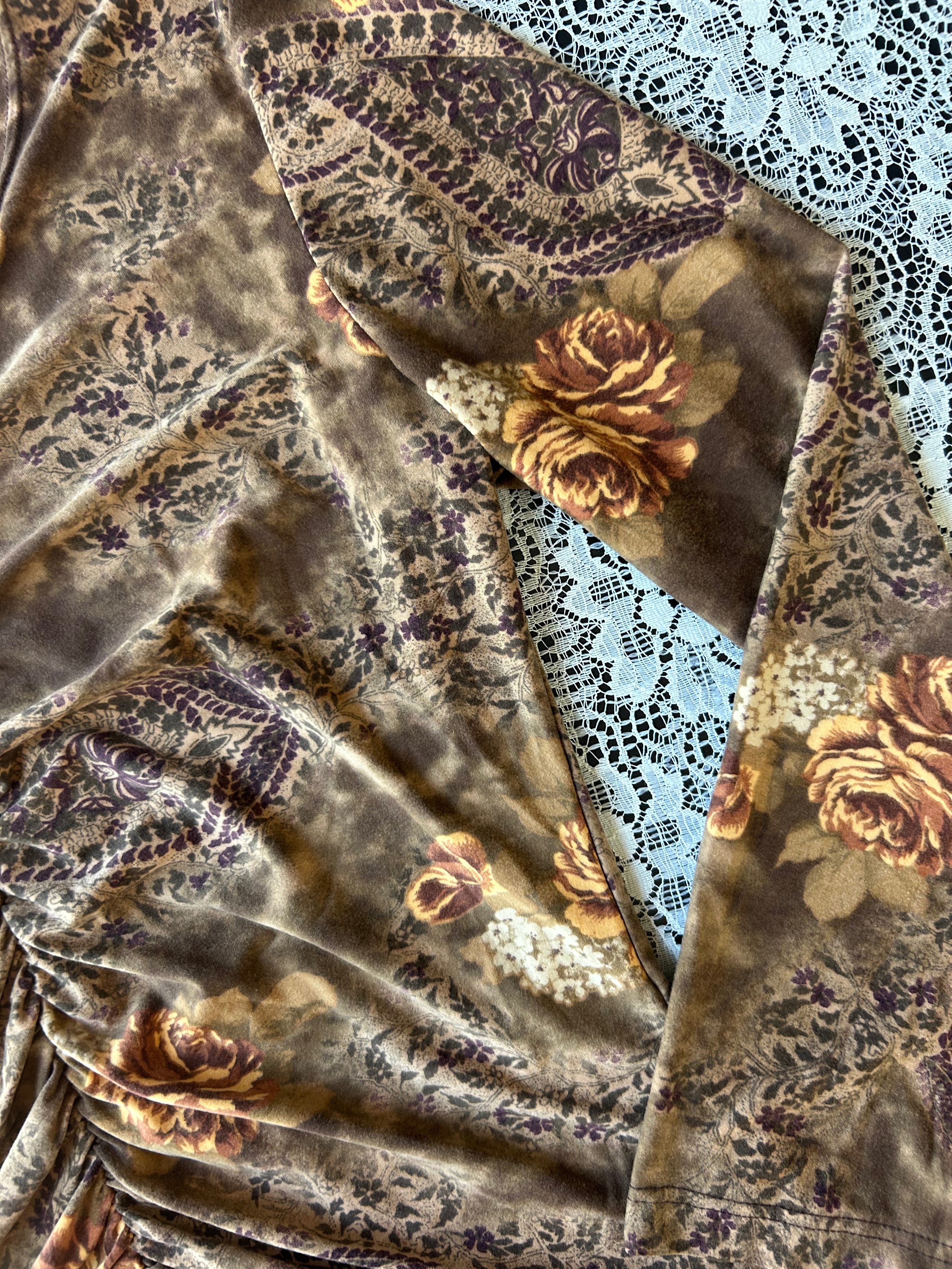 (M/L) Floral & Paisley Print Brown Top