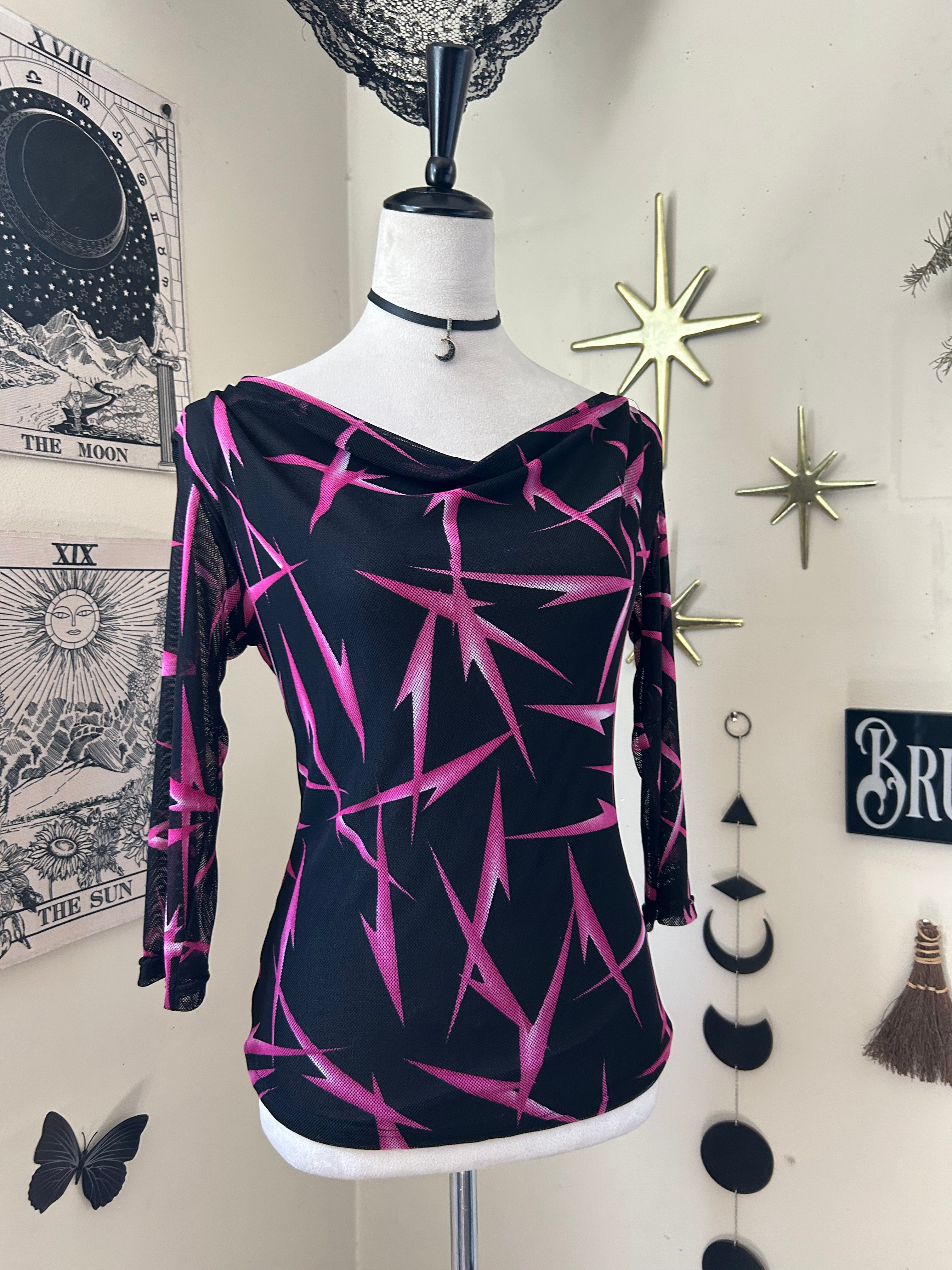 (M/L) 00's Mesh Top w/ Lightning Print