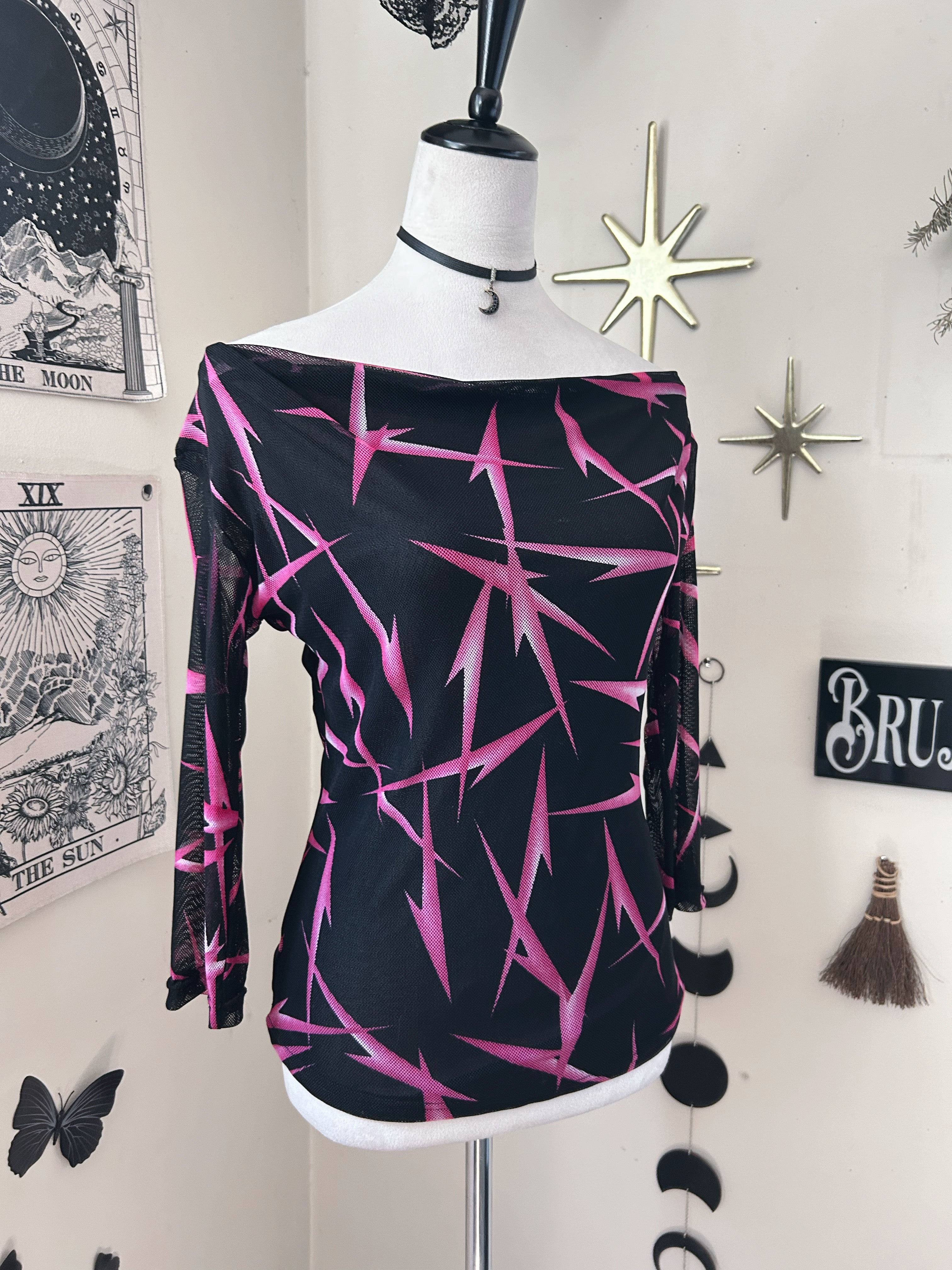 (M/L) 00's Mesh Top w/ Lightning Print