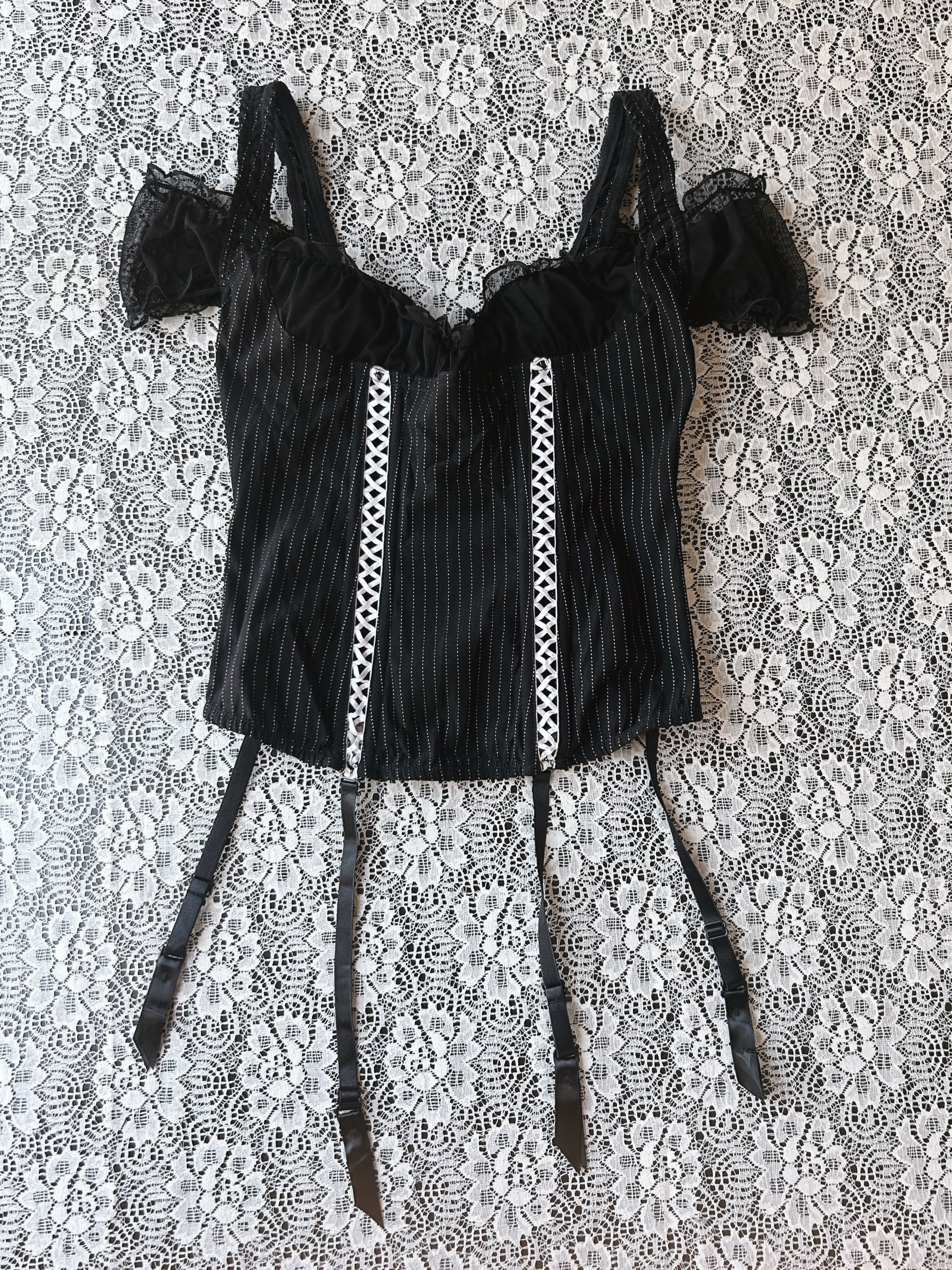 (M) Fredericks's of Hollywood Milkmaid Corset