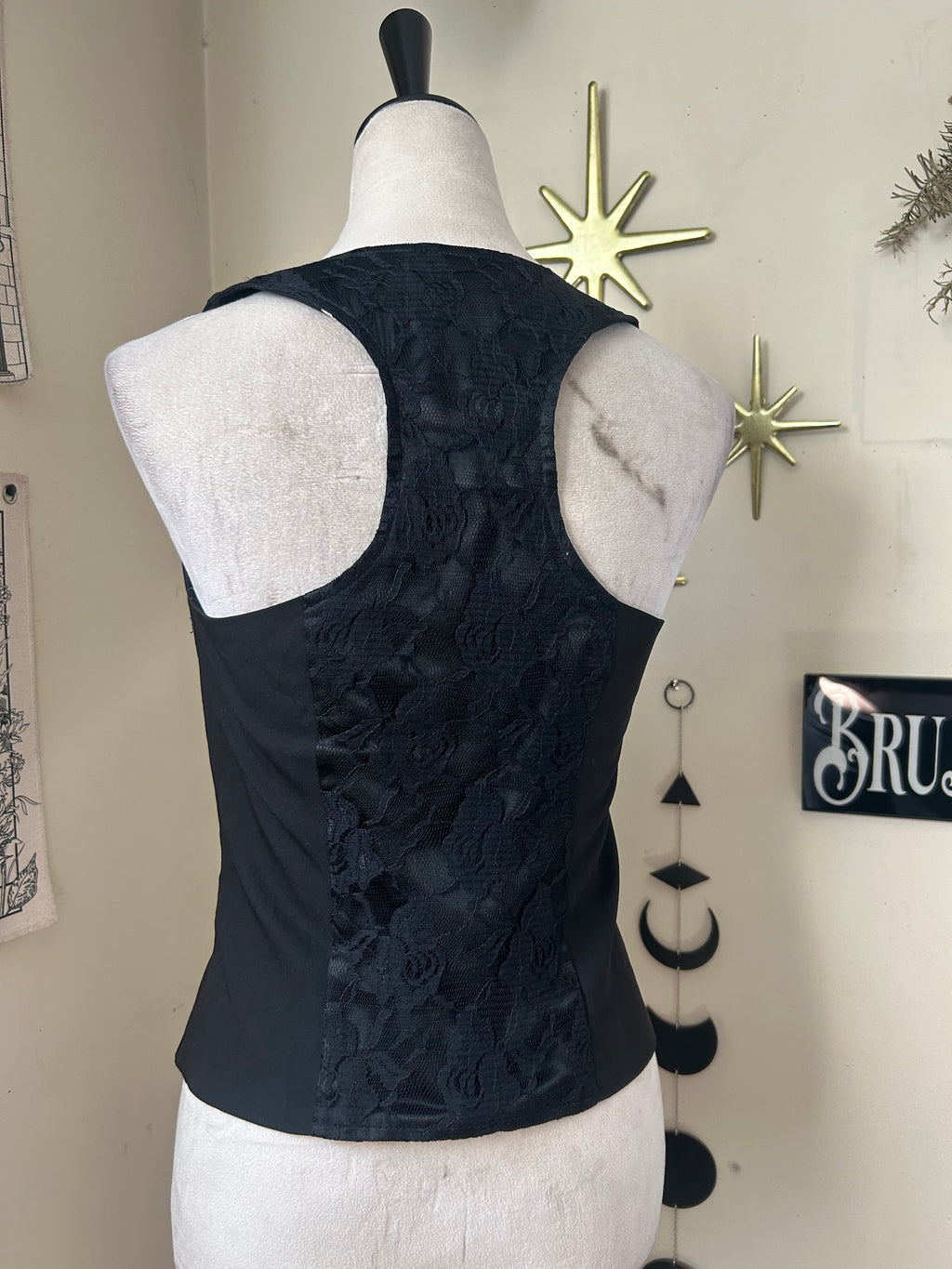 (S) 00's Round Neck Button Vest
