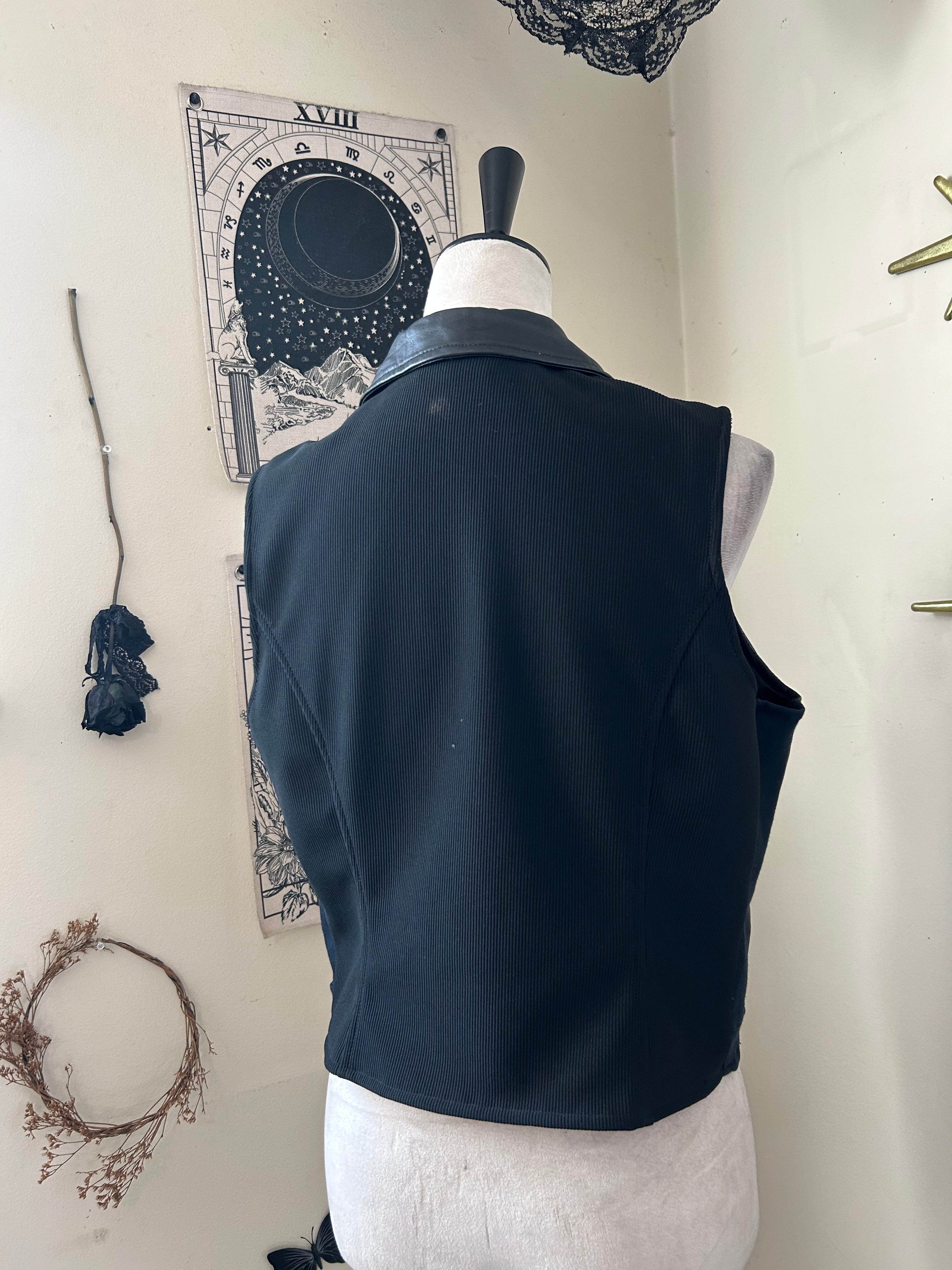 (L/XL) Vintage 90's/00's Leather Vest