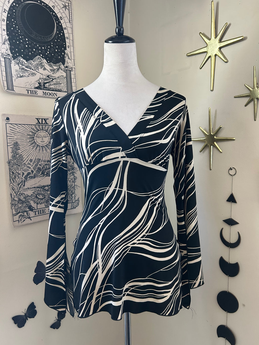 (S) 00's V-Neck Abstract Print Flare Sleeve Blouse