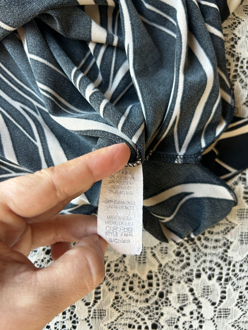 (S) 00's V-Neck Abstract Print Flare Sleeve Blouse