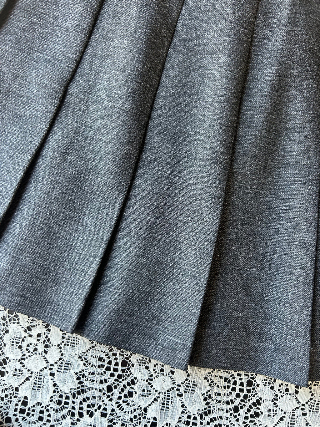 (M/L) Y2K Gray Pleated Mini Skirt