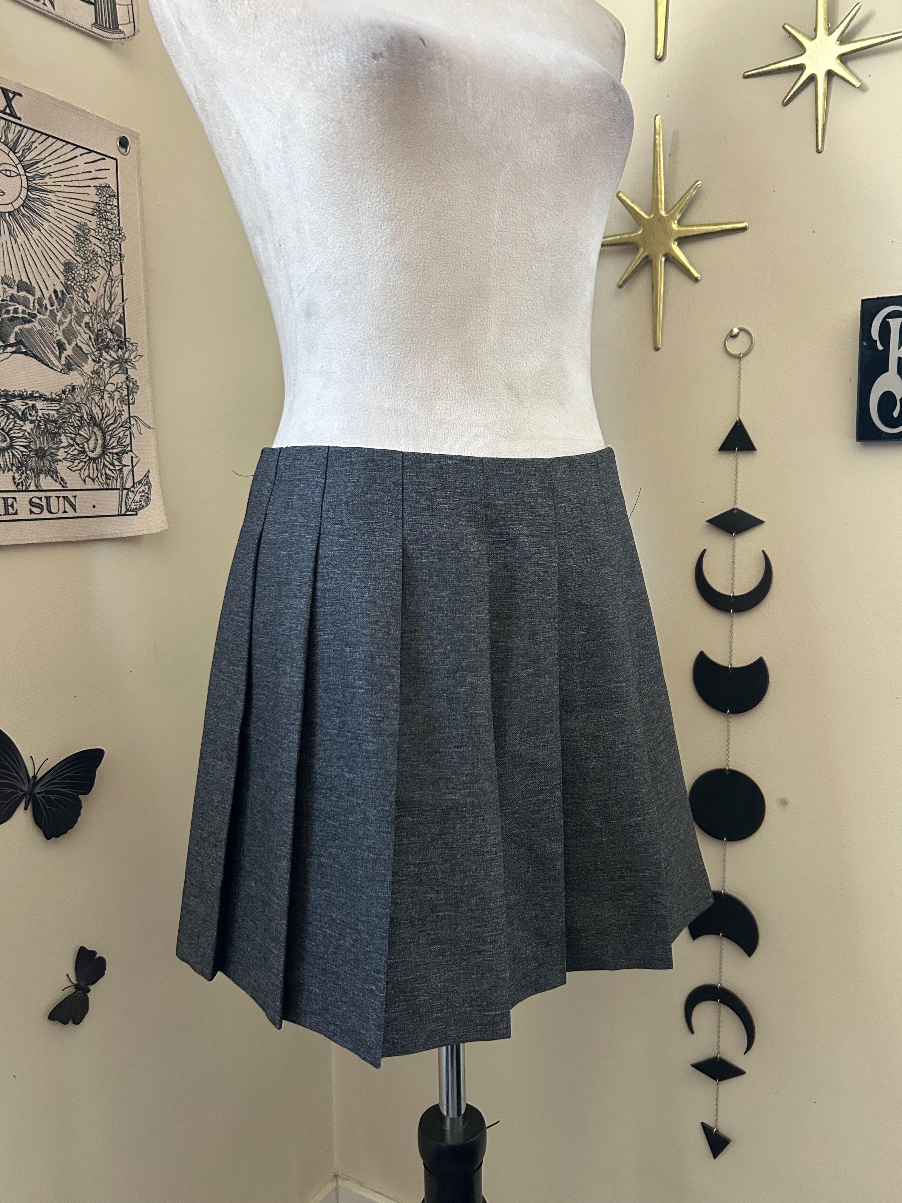 (M/L) Y2K Gray Pleated Mini Skirt