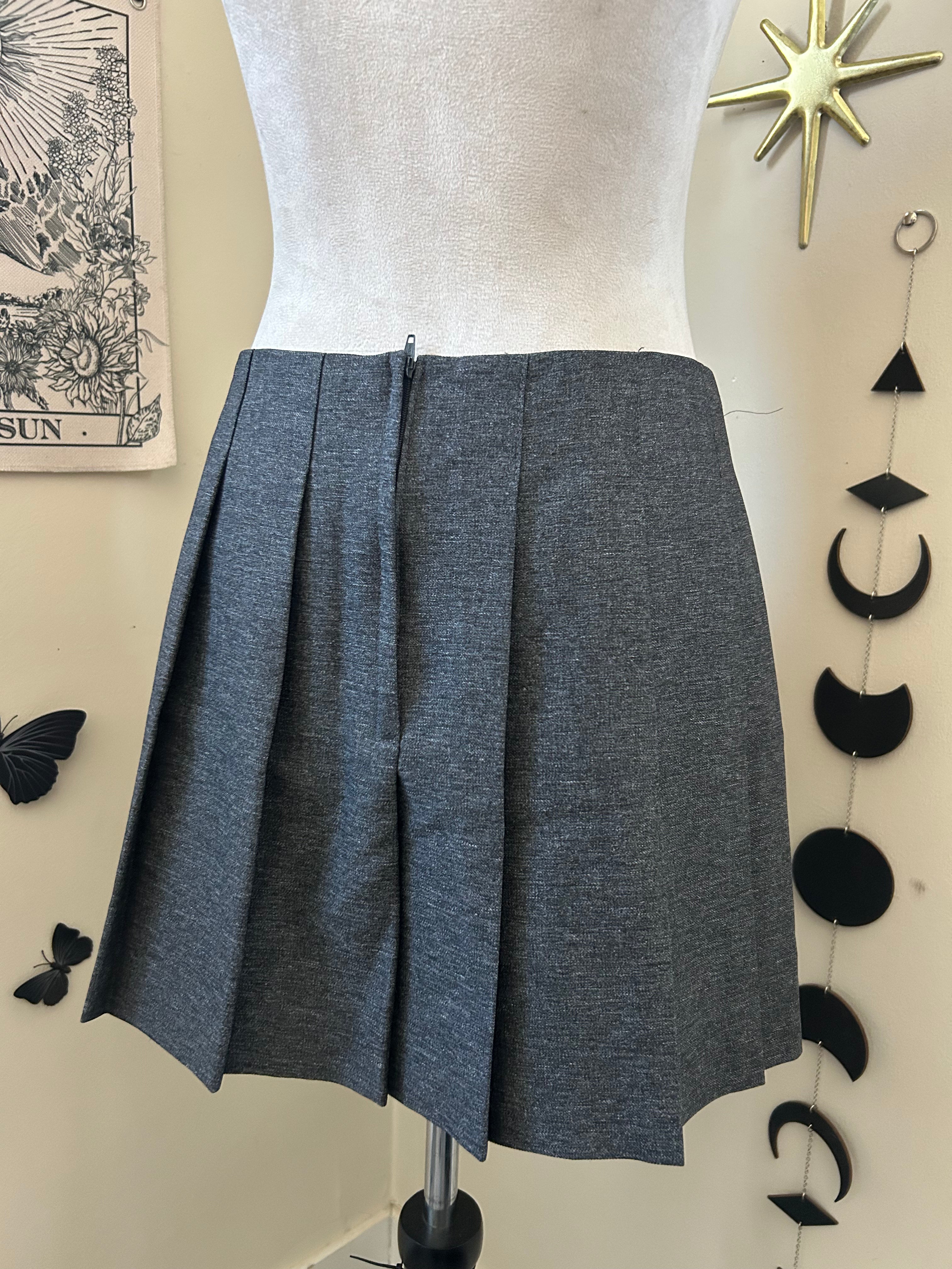(M/L) Y2K Gray Pleated Mini Skirt