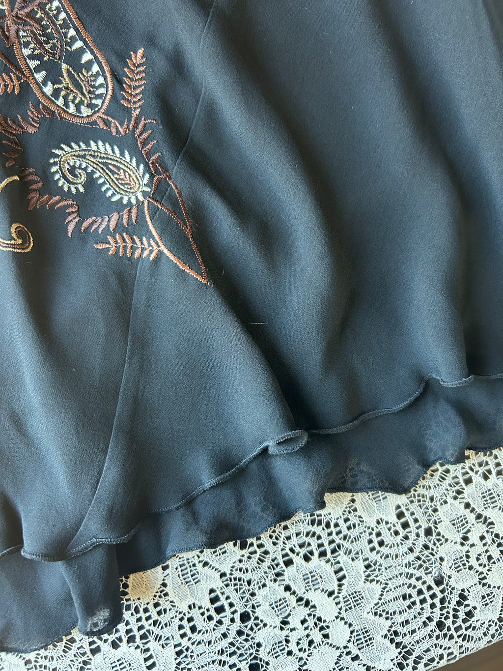 (18-20) Y2k Silk Embroidered Maxi Skirt
