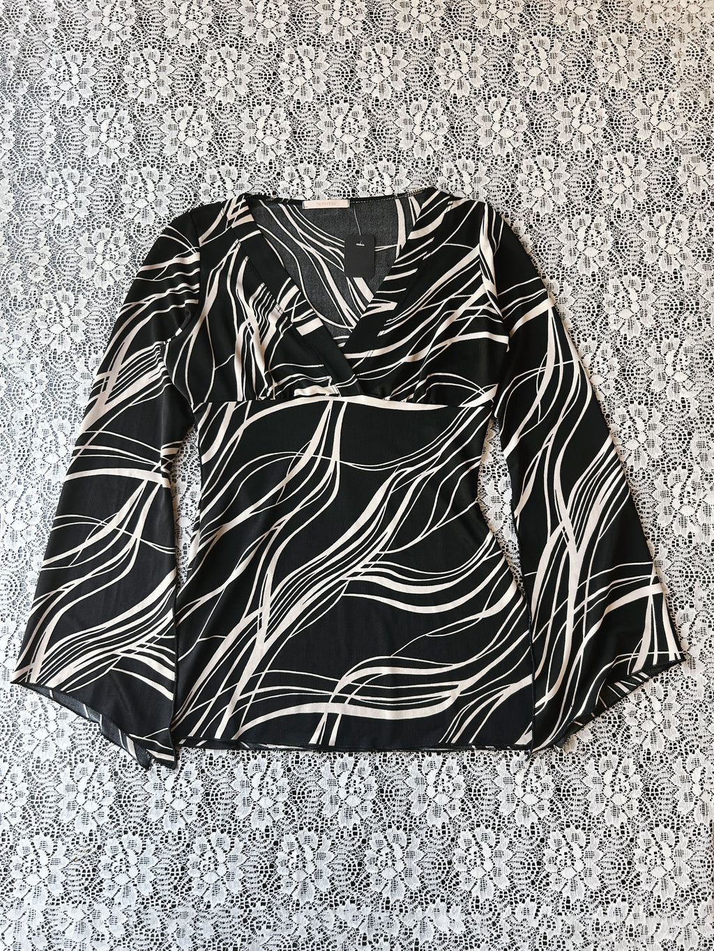 (S) 00's V-Neck Abstract Print Flare Sleeve Blouse