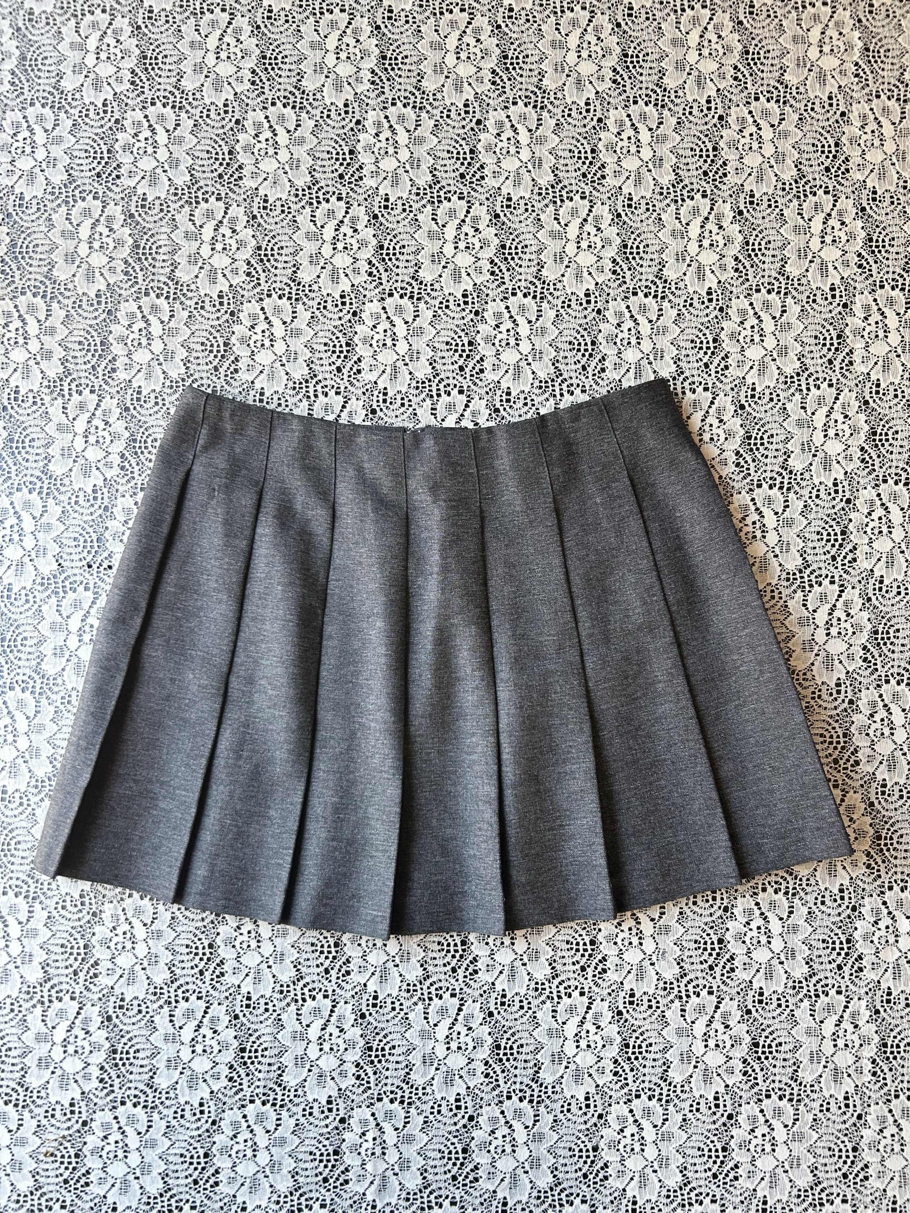 (M/L) Y2K Gray Pleated Mini Skirt