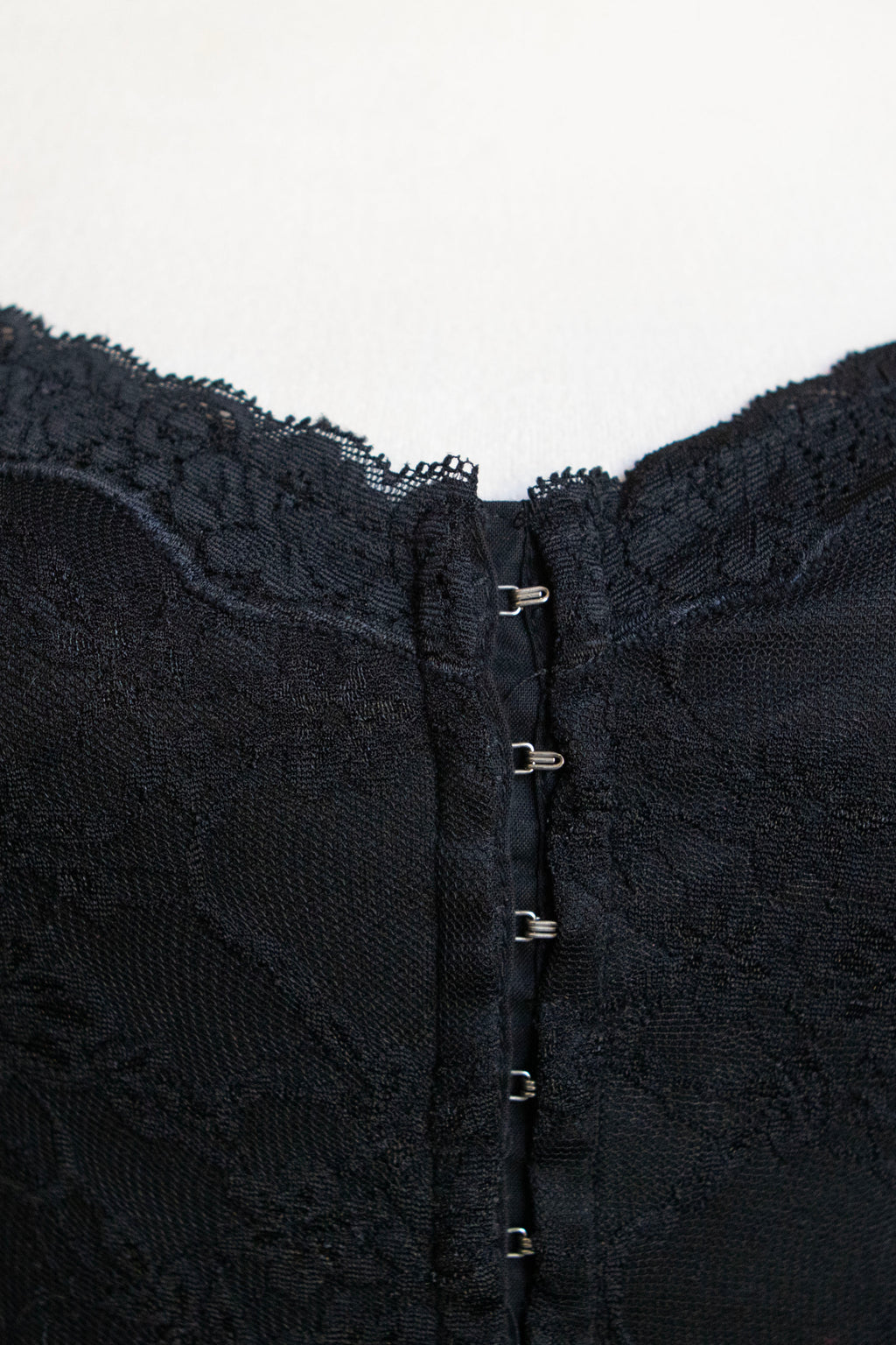 Vintage 90's-00's Romantic Lace Corset-Style Short Sleeve Top