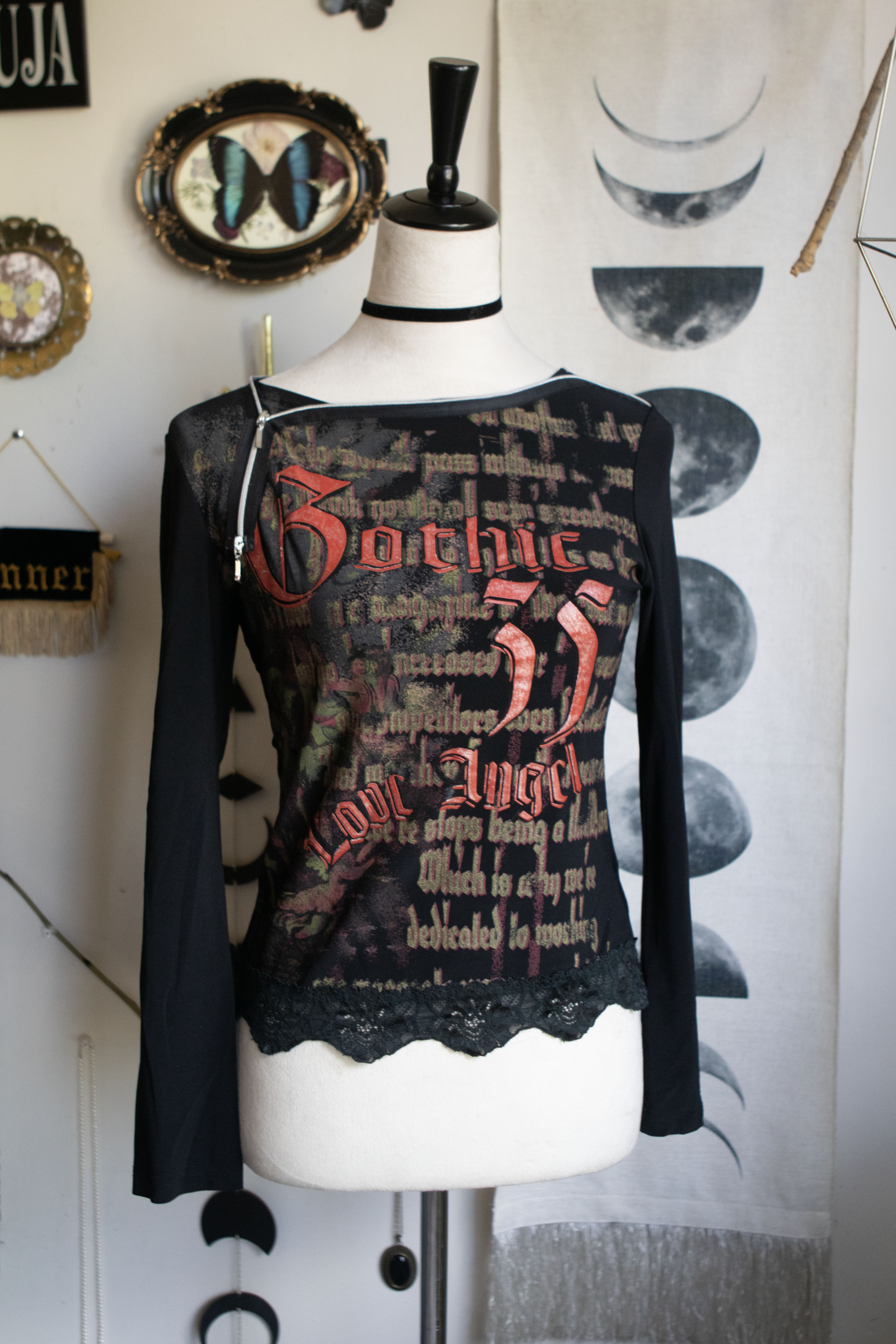 Vintage "Gothic" Graphic Long Sleeve Top