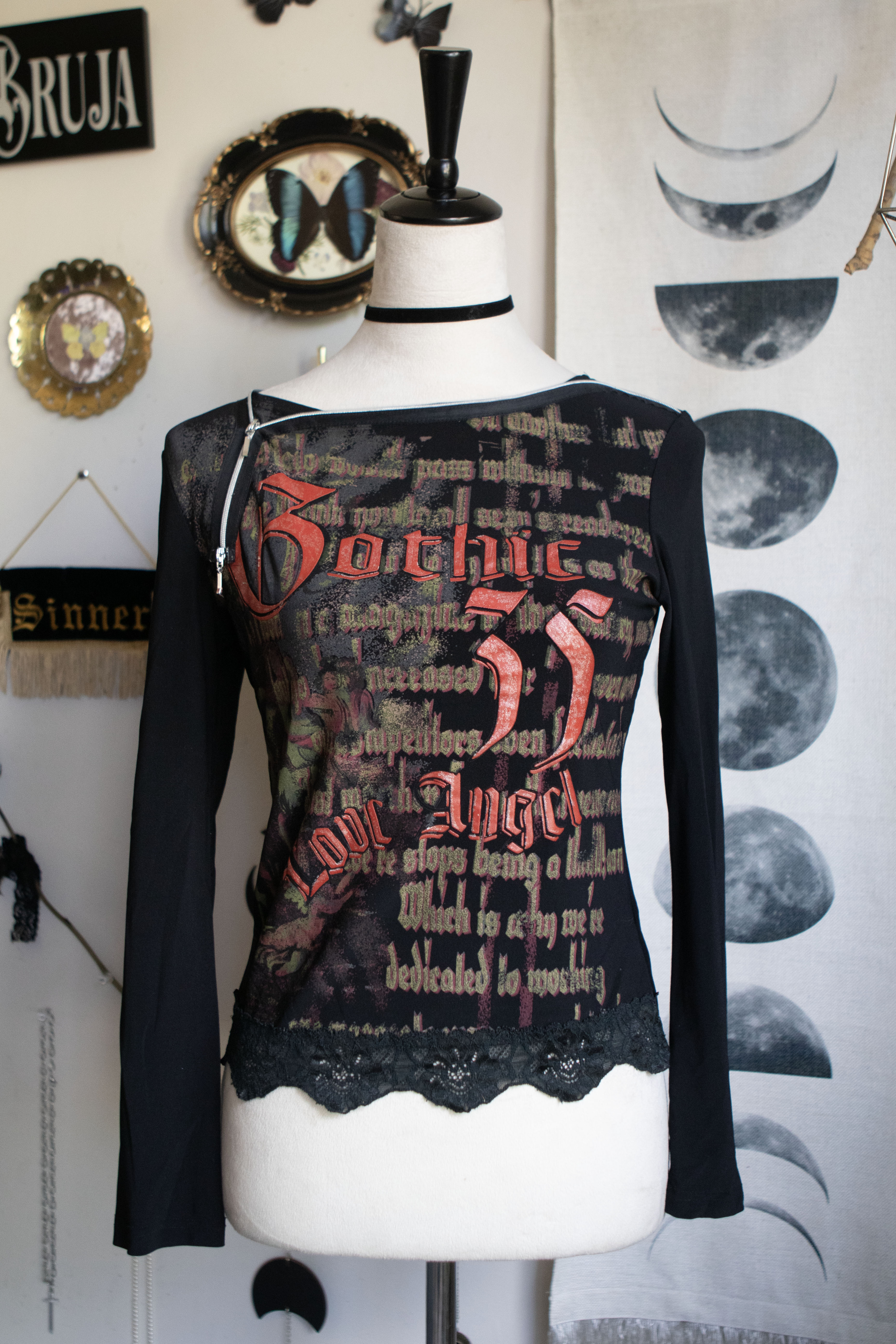 Vintage "Gothic" Graphic Long Sleeve Top