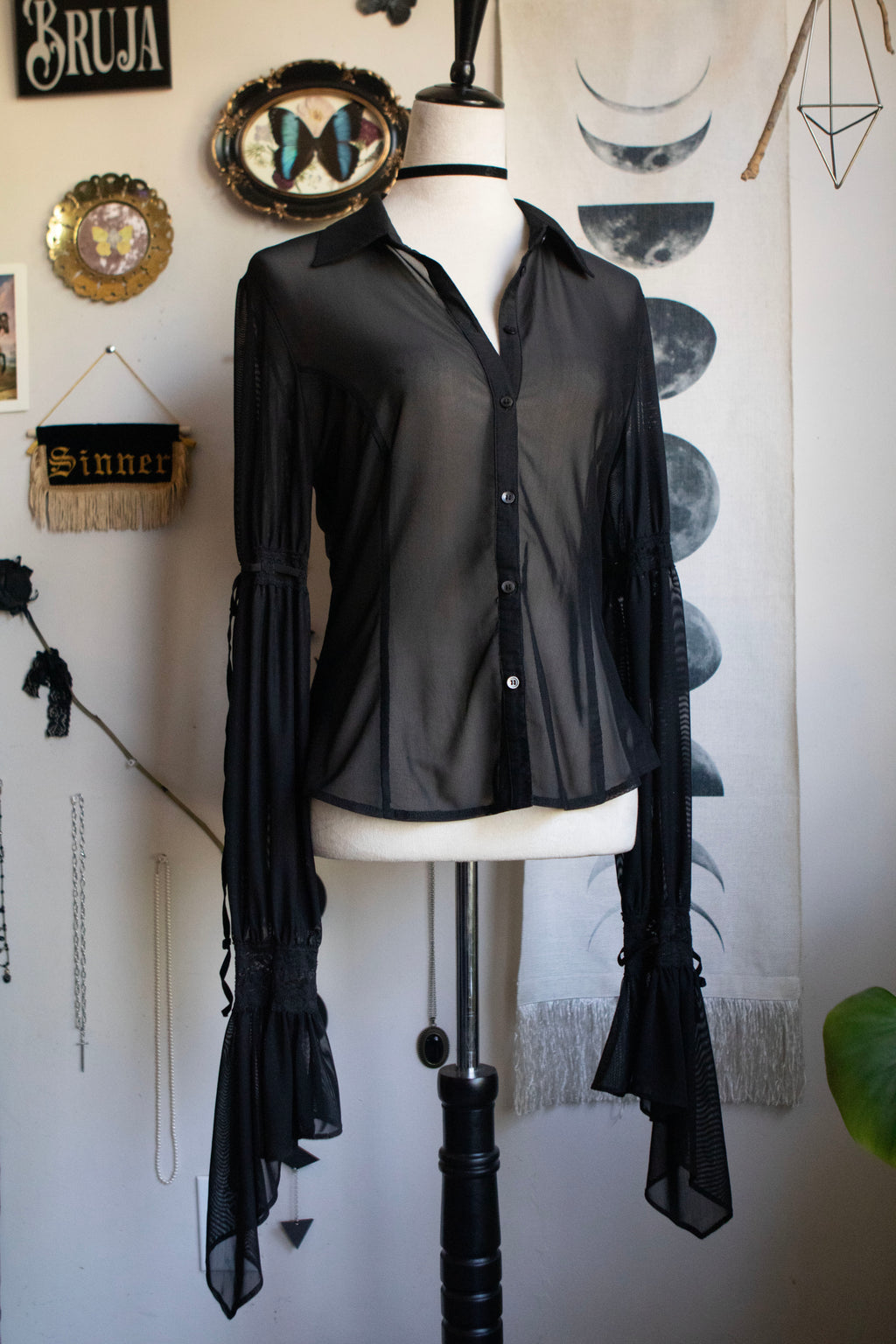 Vintage 90's-00's Romantic Mesh Super Long Flare Sleeve Button Blouse