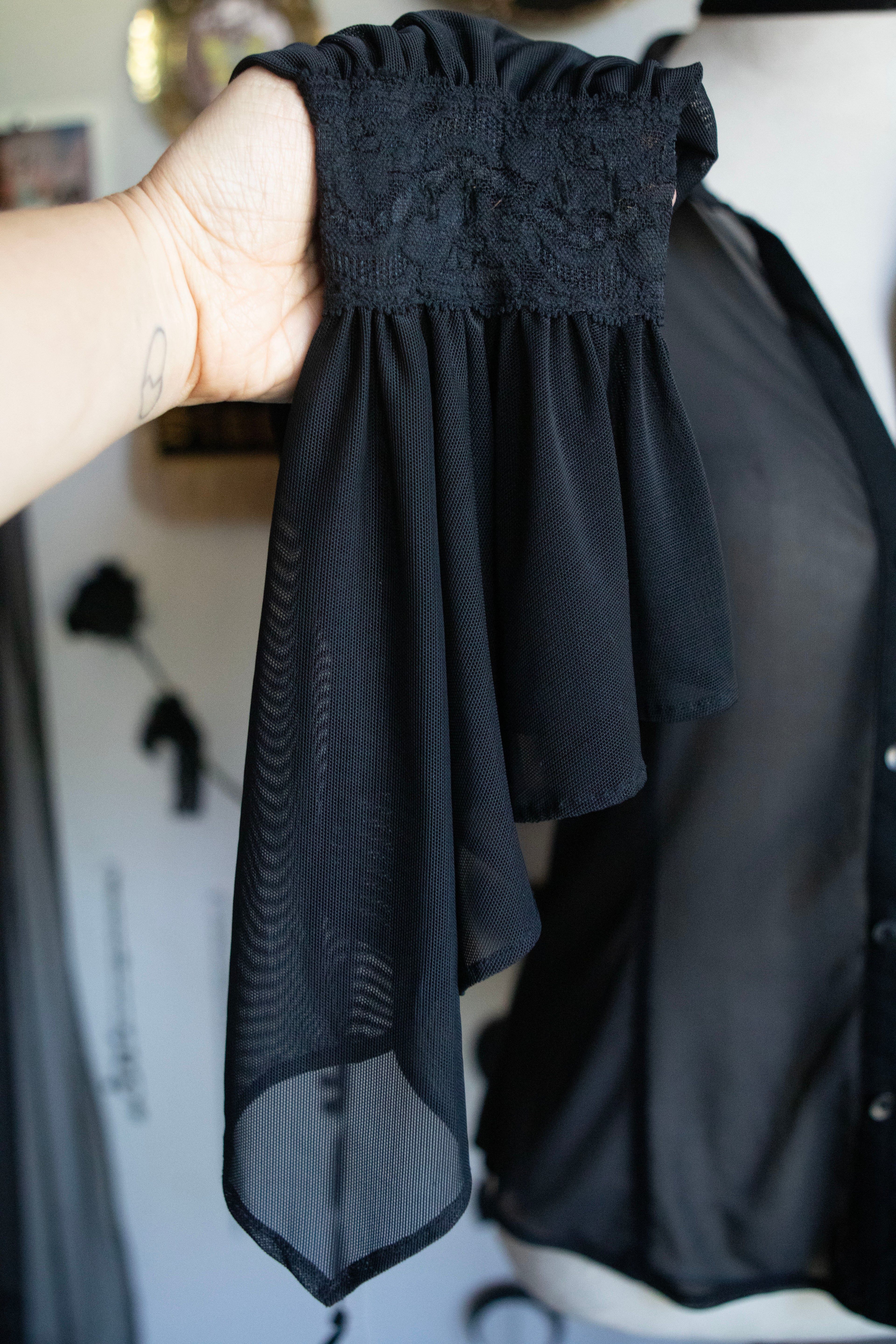 Vintage 90's-00's Romantic Mesh Super Long Flare Sleeve Button Blouse