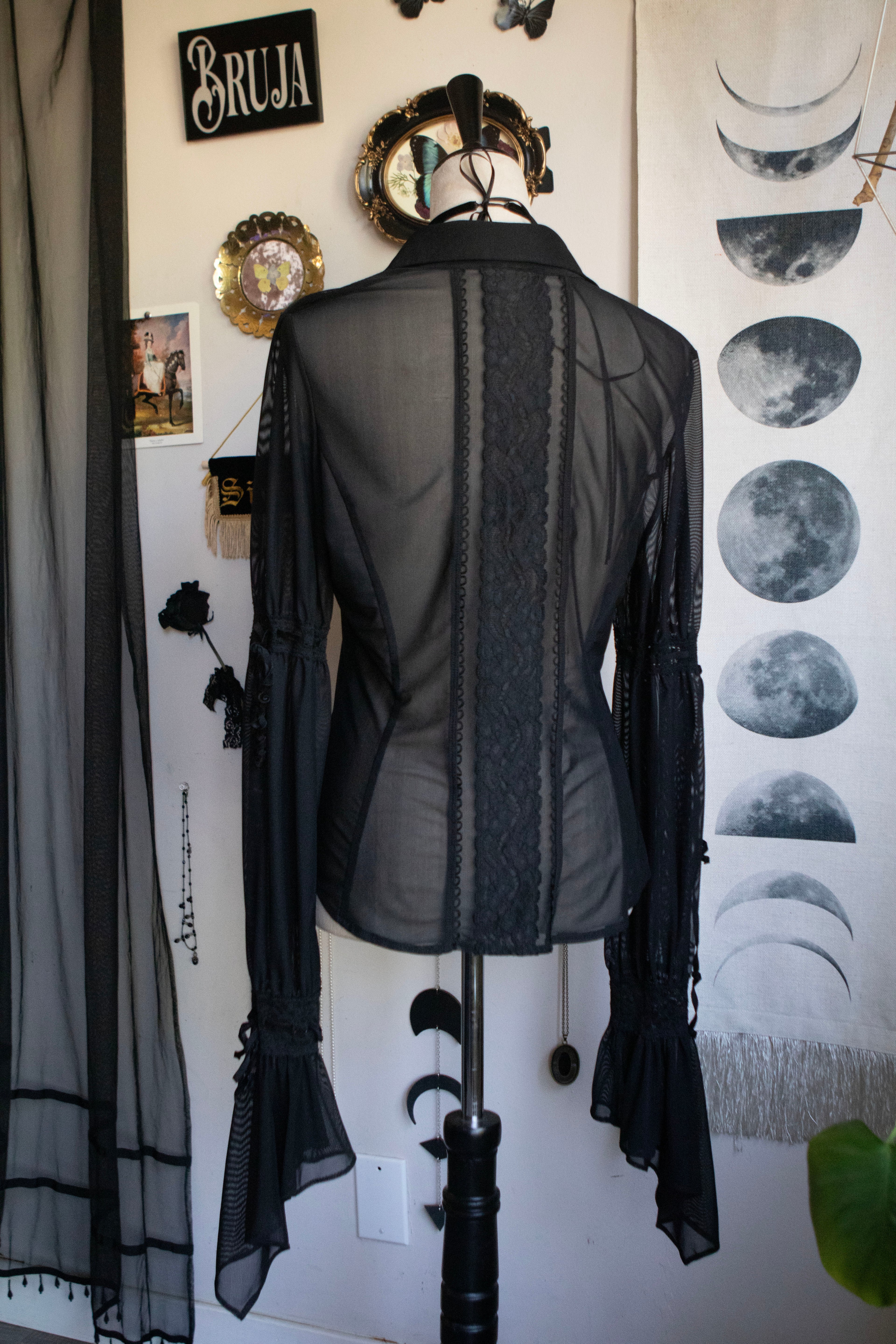 Vintage 90's-00's Romantic Mesh Super Long Flare Sleeve Button Blouse