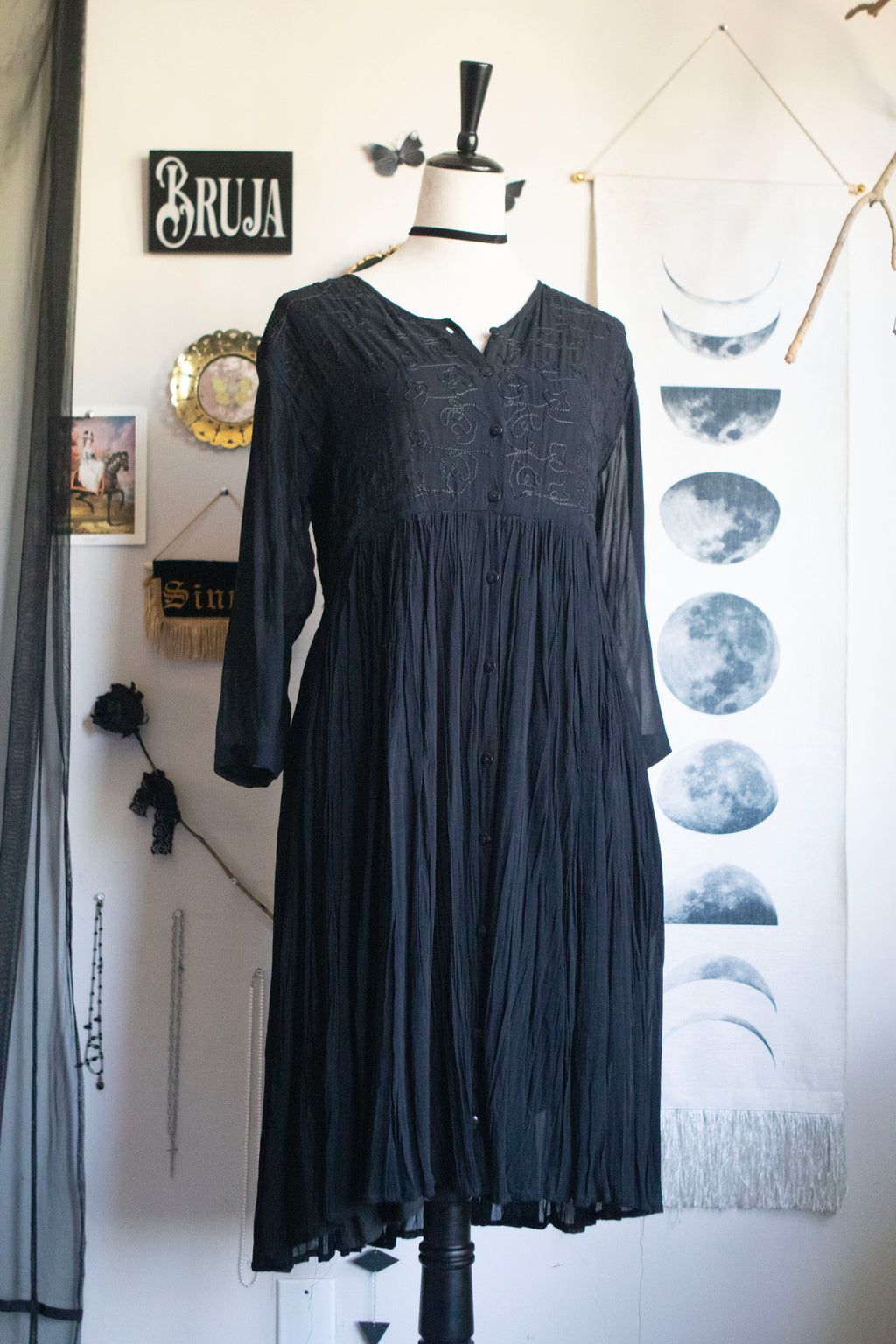 Vintage 90's Midi Dress W/ Embroidered Detail