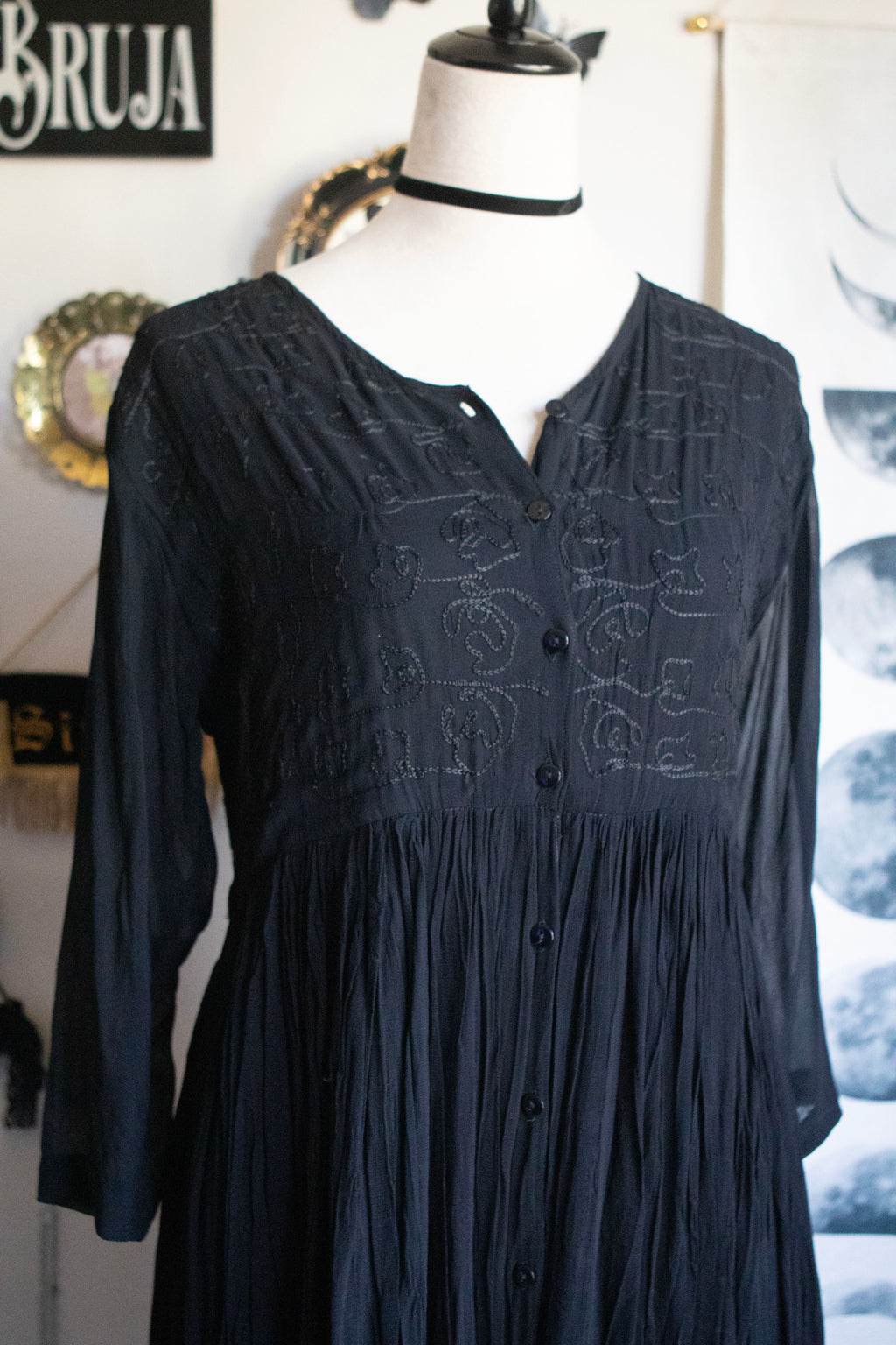 Vintage 90's Midi Dress W/ Embroidered Detail