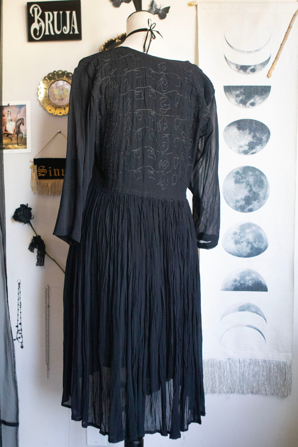 Vintage 90's Midi Dress W/ Embroidered Detail