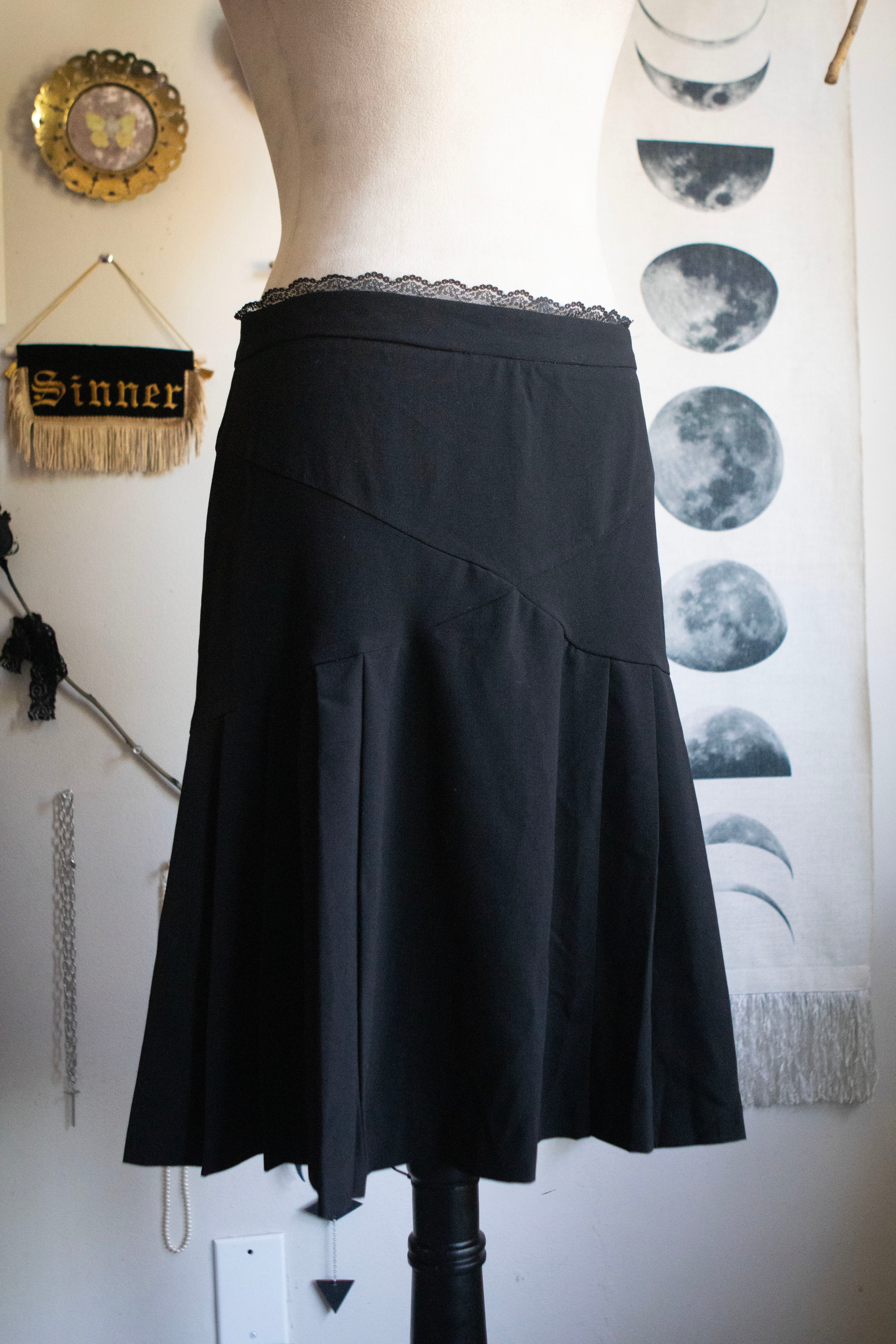 Y2K Pleated Black Midi Skirt