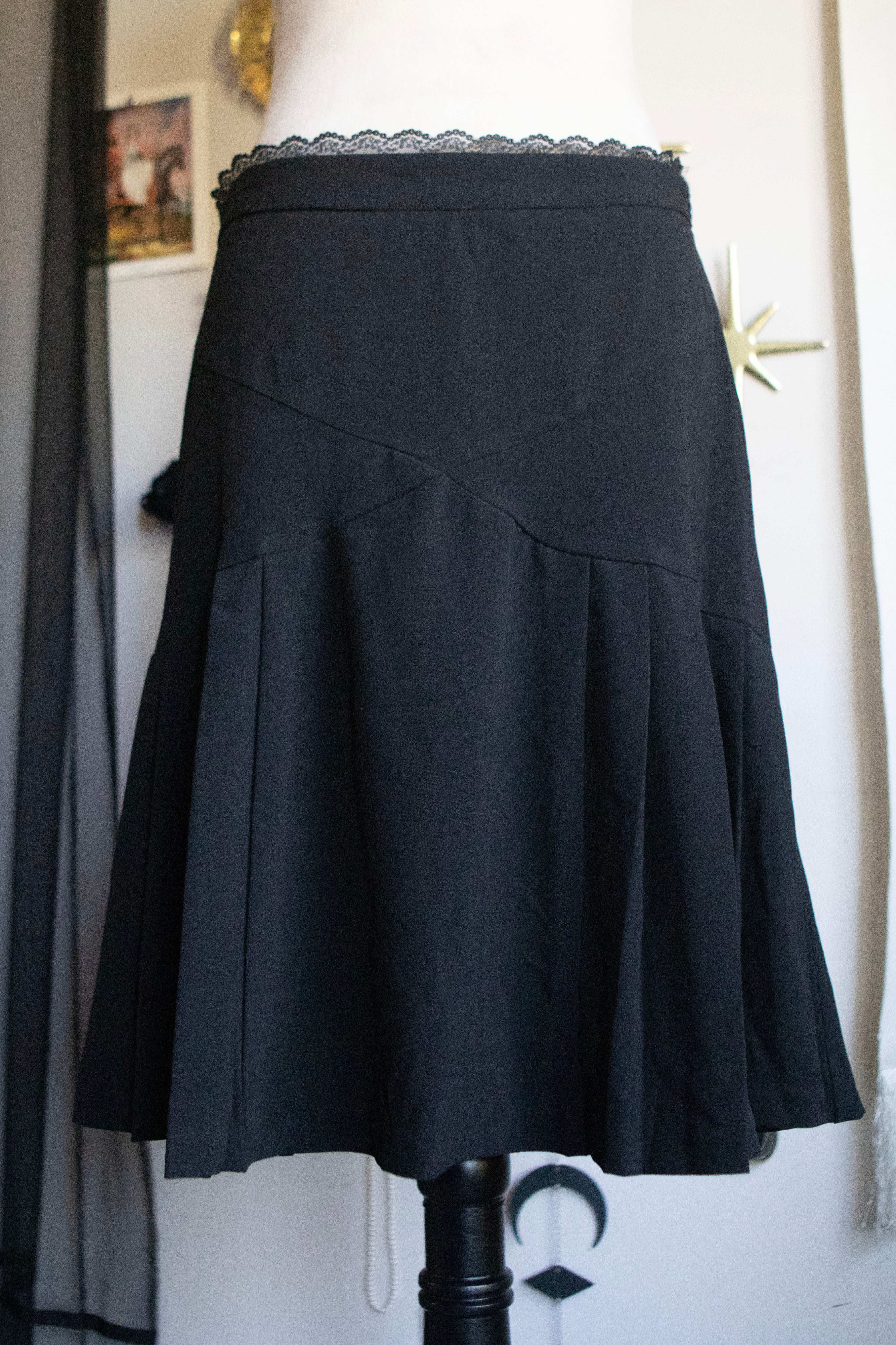 Y2K Pleated Black Midi Skirt